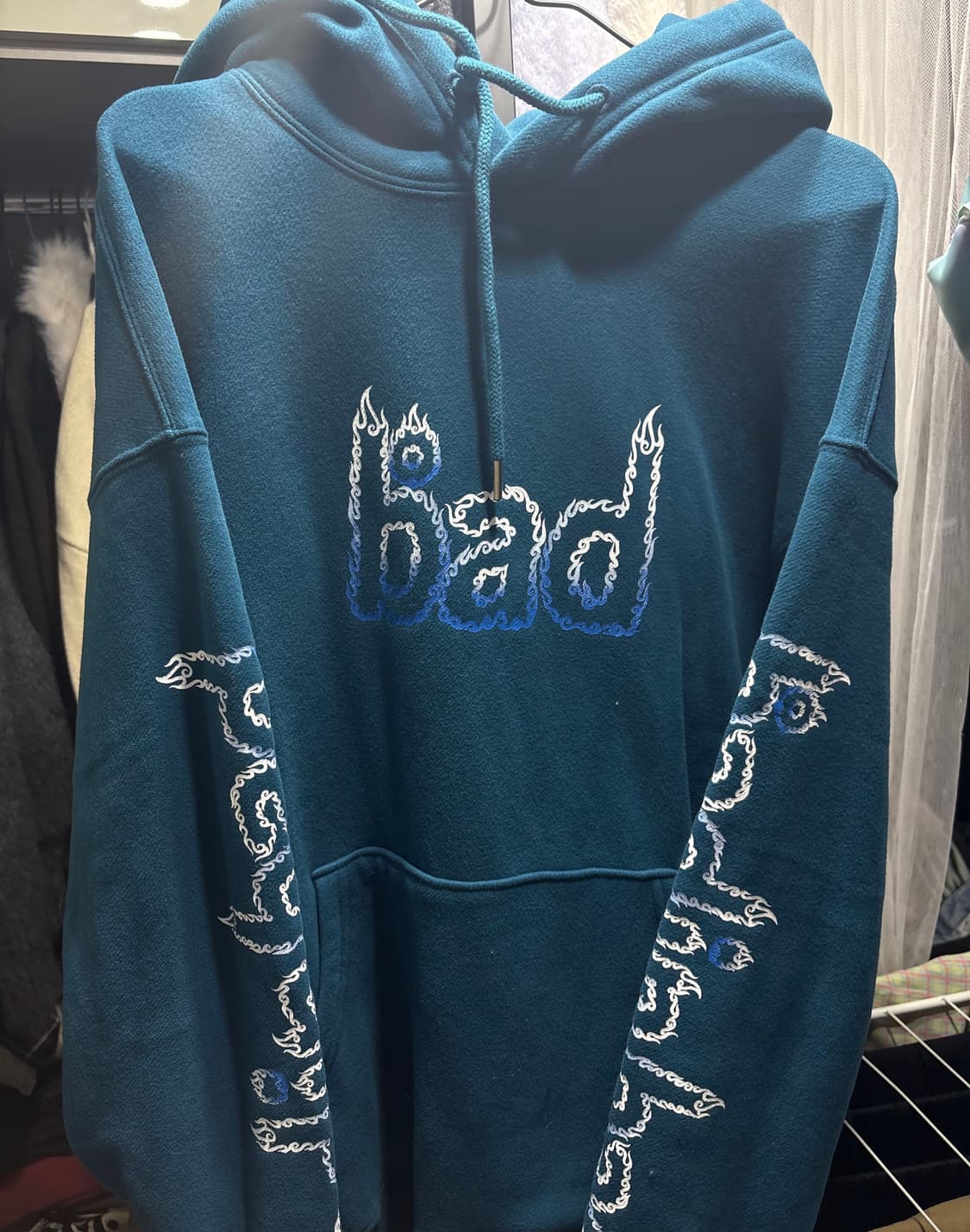 배드 인 배드 후드티 상품이미지1