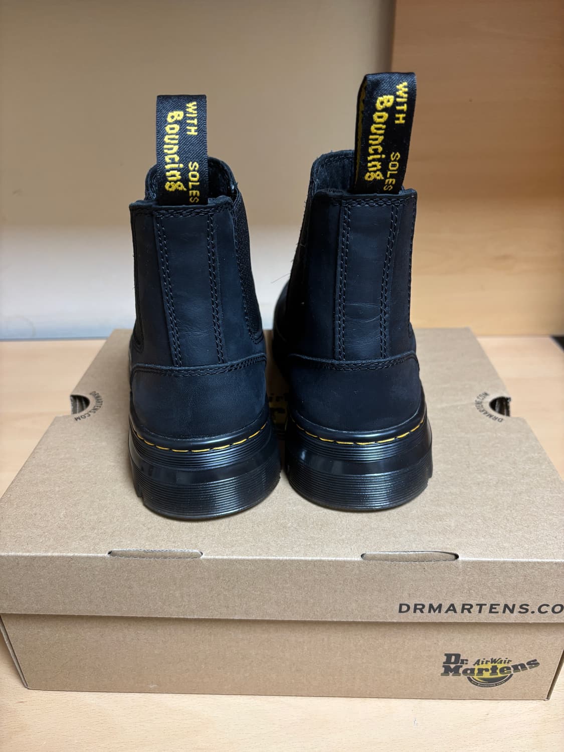 닥터마틴 엠버리 블랙 260 판매합니다 상품이미지3