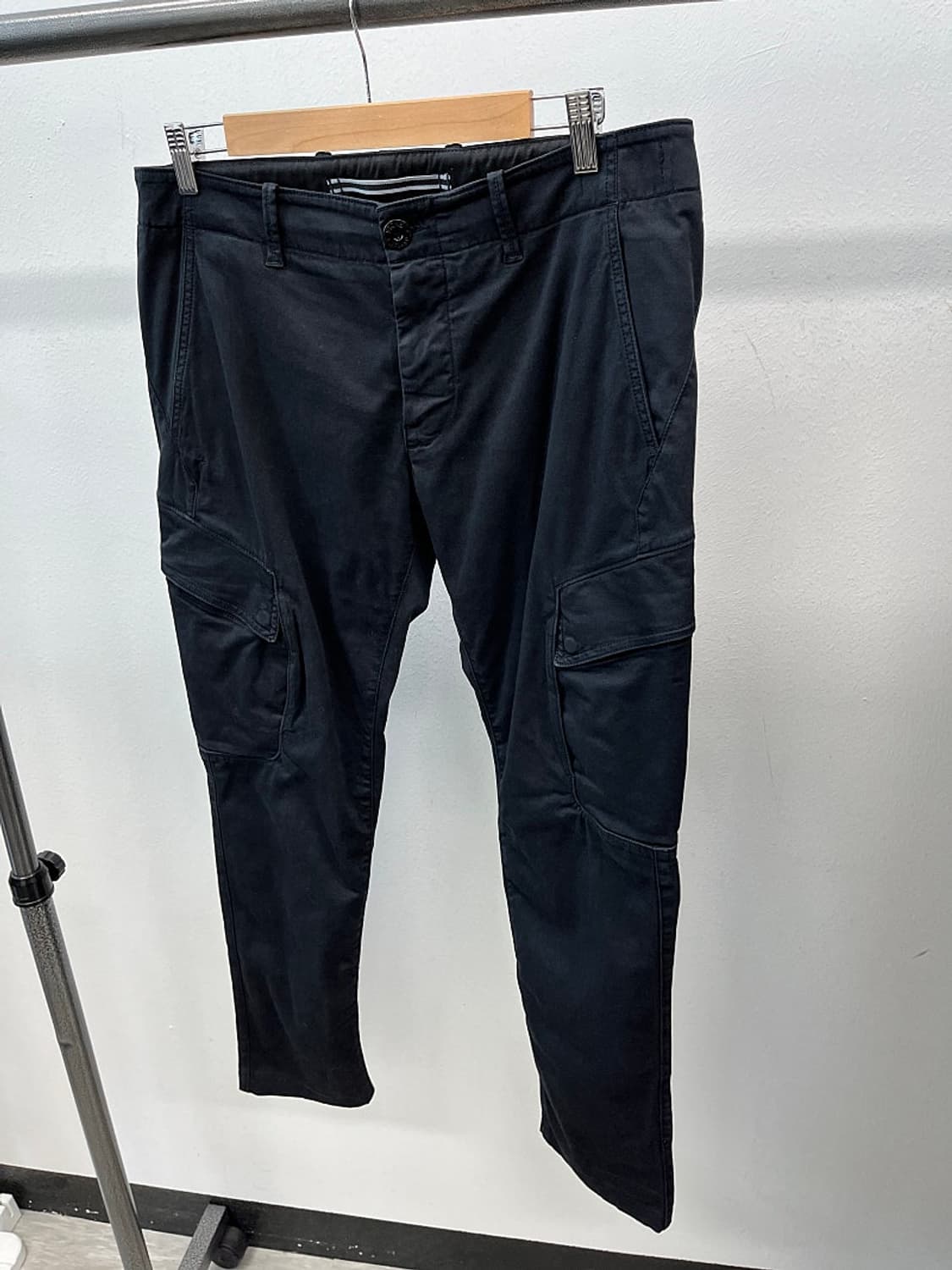 32) 스톤아일랜드 블랙 카고팬츠 상품이미지1