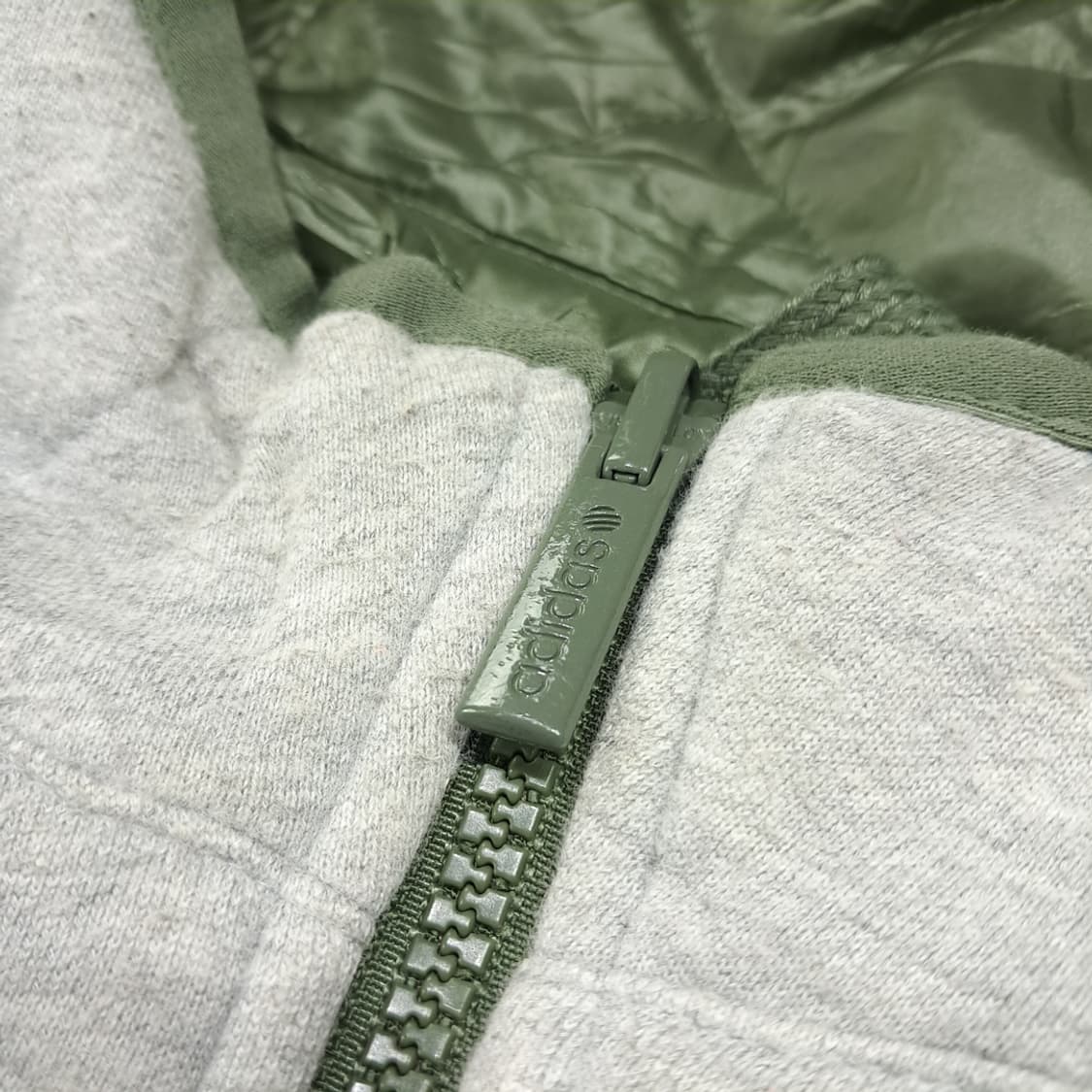 CL410 XL 아디다스 양면 퀼팅 후드 그레이올리브 자켓 아우터 상품이미지3