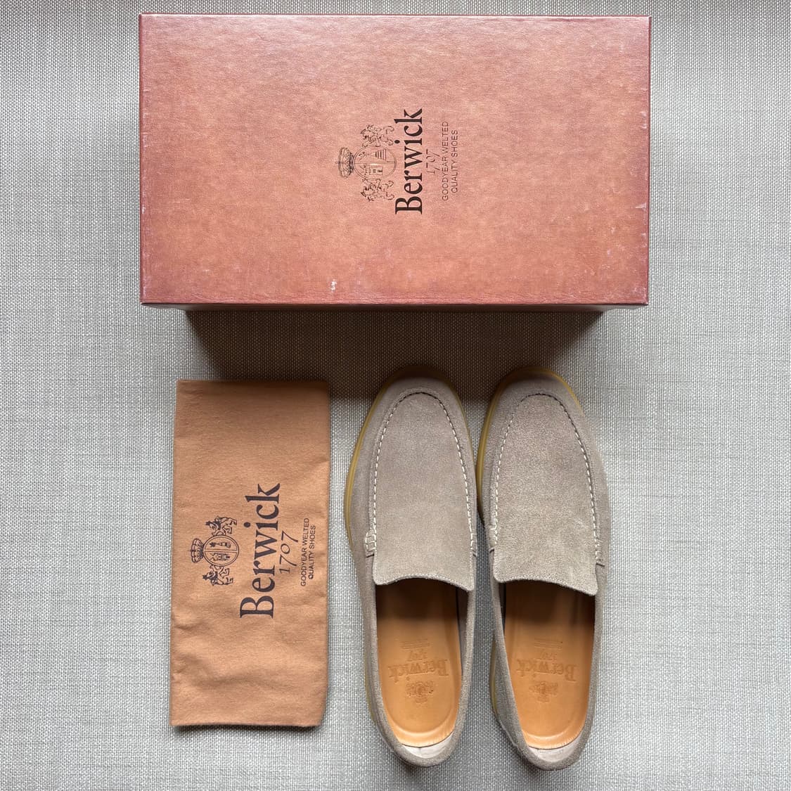 [EU42] Berwick 5191 스모크 스웨이드 슬립 온 로퍼 상품이미지10