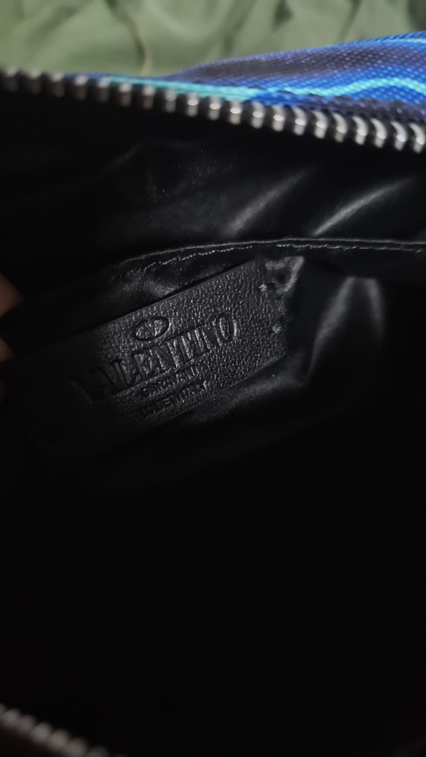 발렌티노 네온 VLTN 파우치백 가방 클러치백 상품이미지8