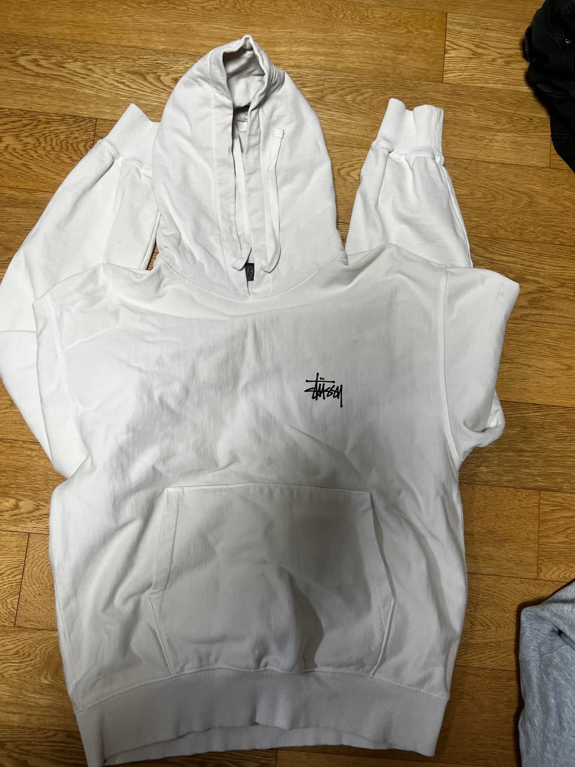 스투시 기본 아이보리 후드 L판매합니다 상품이미지1