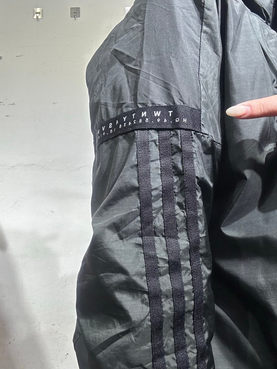 아디다스 차콜 오버핏 블랙 삼선 바람막이 자켓 L 상품이미지4