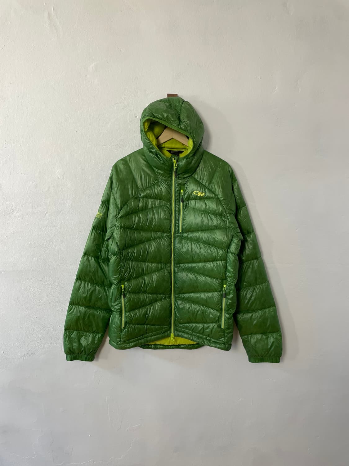 아웃도어 리서치 경량 패딩  상품이미지1