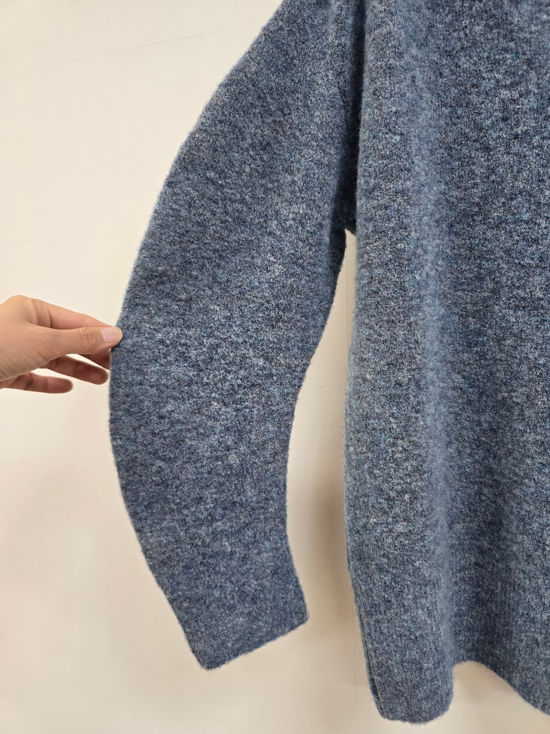 구호 하트넥라인 루즈핏 니트 상품이미지4