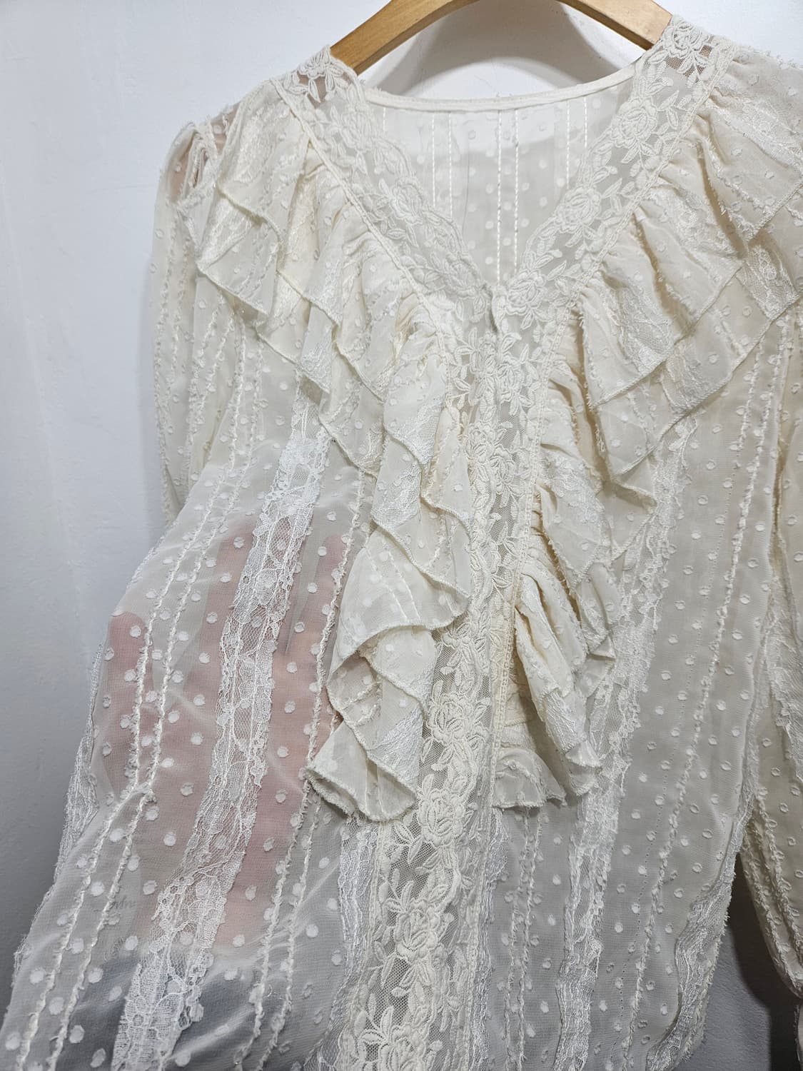 아이보리 프릴 레이스 블라우스 상품이미지7