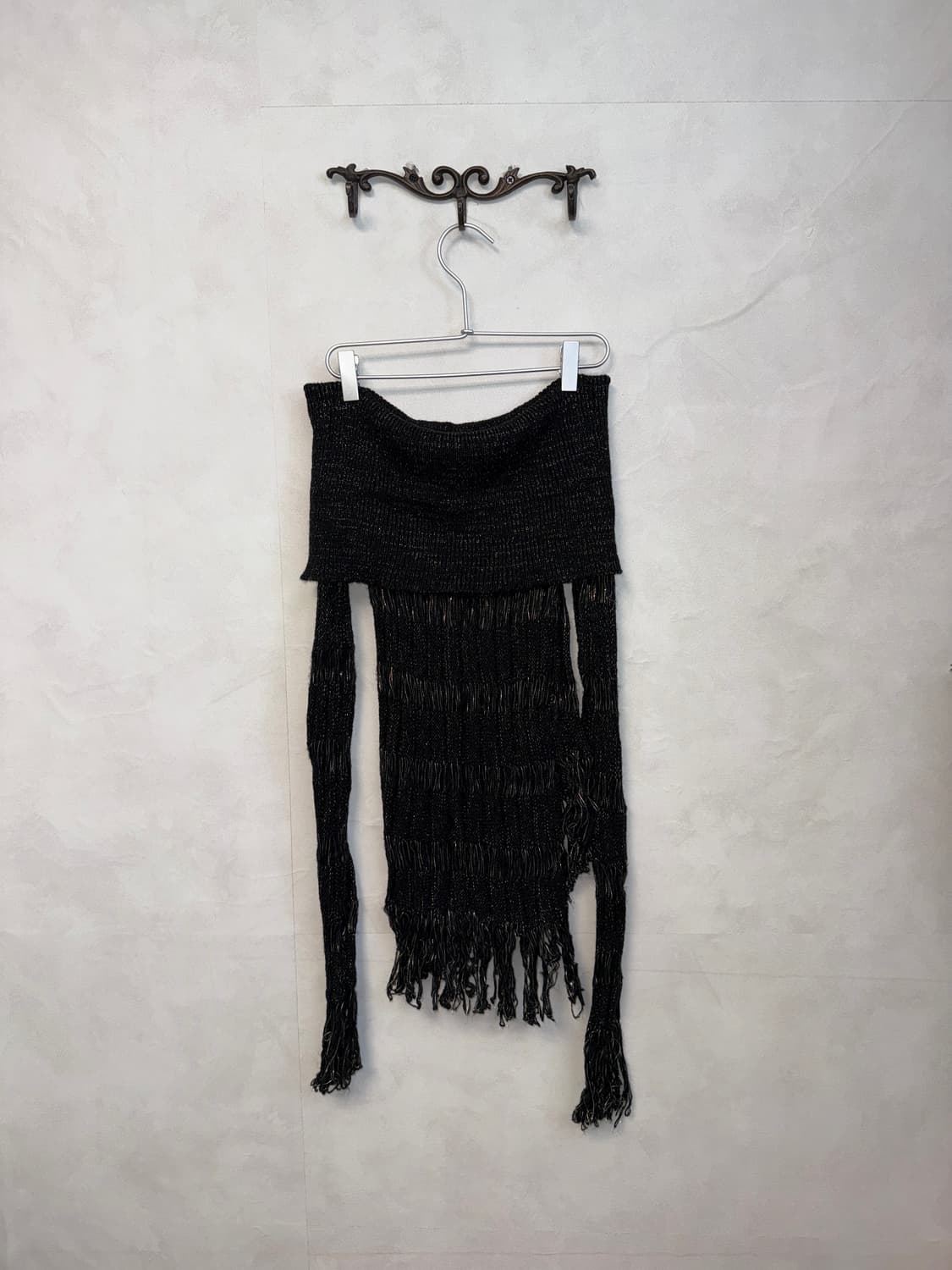 Black gold grunge unbalance 오프숄더 니트 상품이미지6