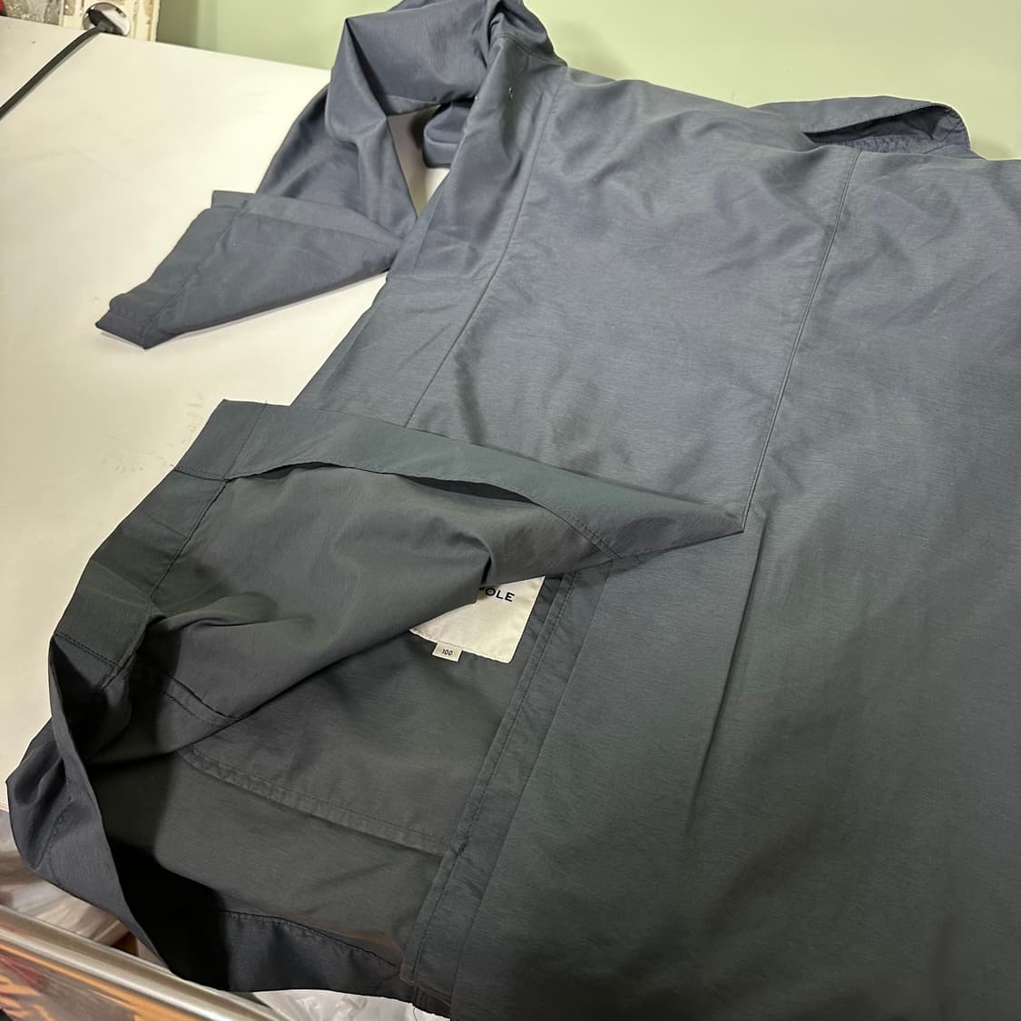 100 빈폴 챠콜 그레이 나일론 간절기 경량 레인트렌치코트 상품이미지7