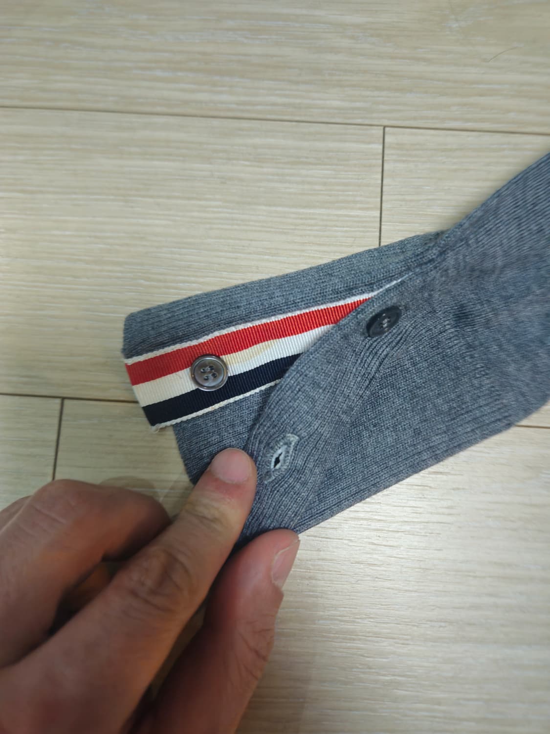 톰브라운 메리노울 가디건 그레이 2 상품이미지2