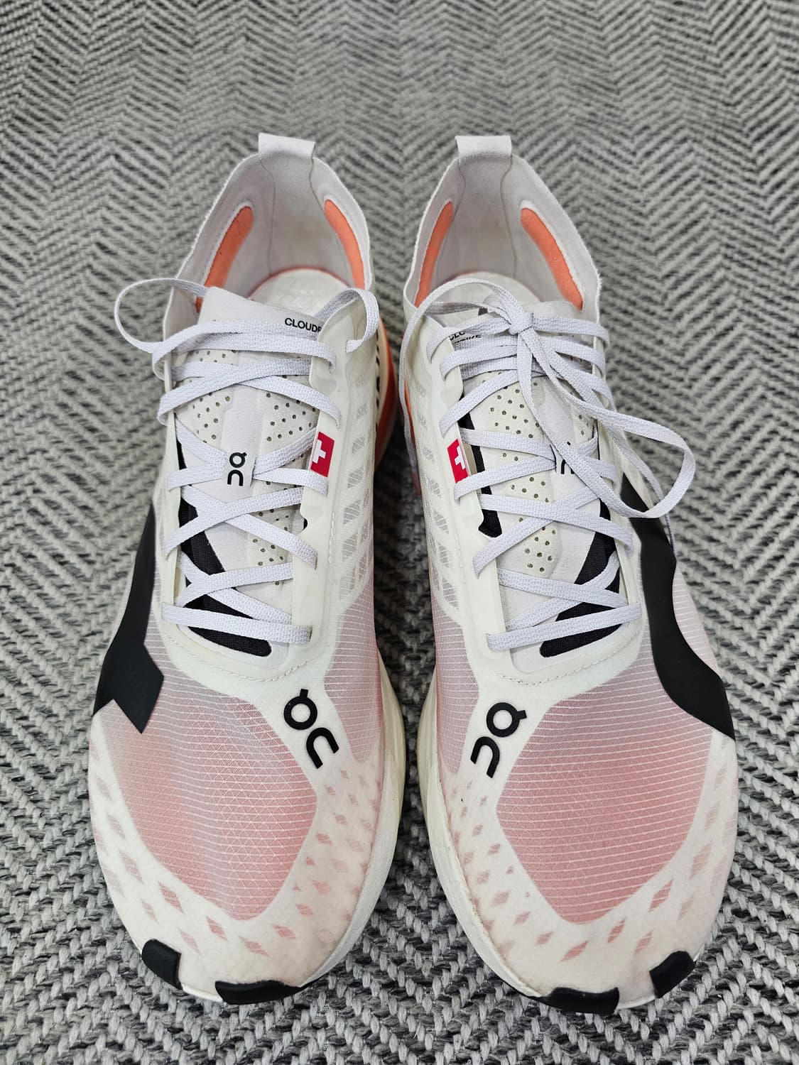 온러닝 클라우드붐 스트라이크 러닝화 상품이미지1