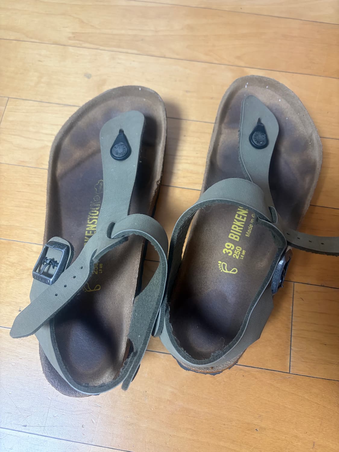 버켄스탁 카이로 카키 250 사이즈 상품이미지1