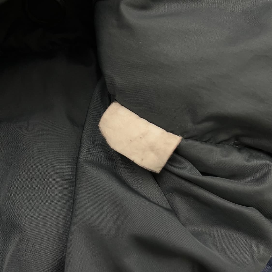 노스페이스 차콜배색 로고 네이비 패딩조끼 L 상품이미지5