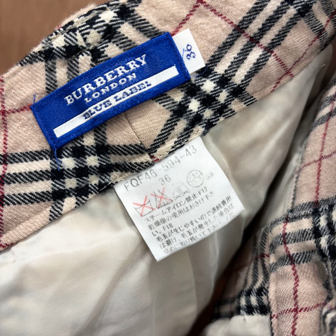 버버리 블루 라벨 스트레이트 팬츠 노바 체크 패턴 부츠컷 디테일 베이지 상품이미지8