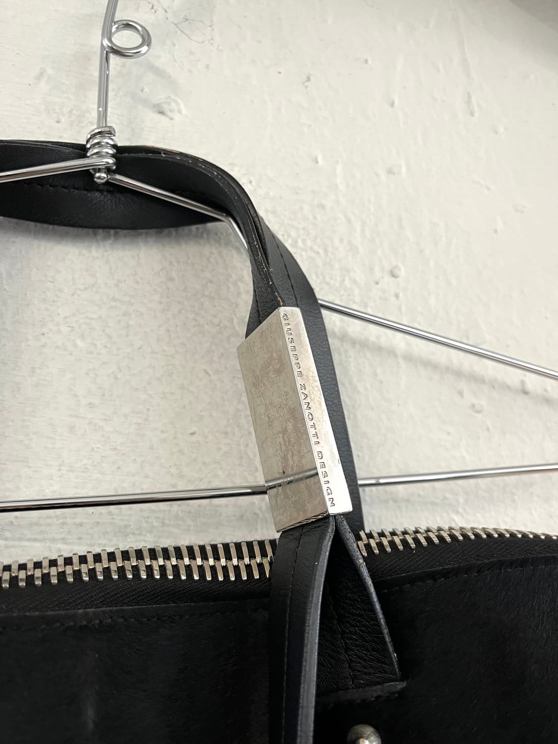 쥬세페 자노티 컬렉션 스터드 송치 레더백 상품이미지4