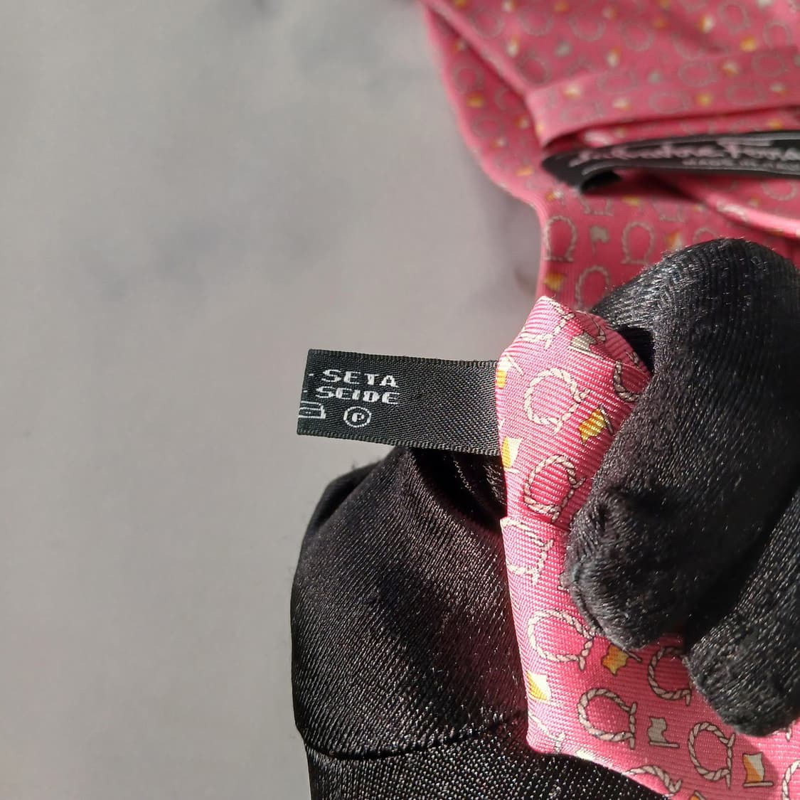 페라가모 실크 핑크 간치니 패턴 넥타이 9.3cm A+등급 A19044
 상품이미지9