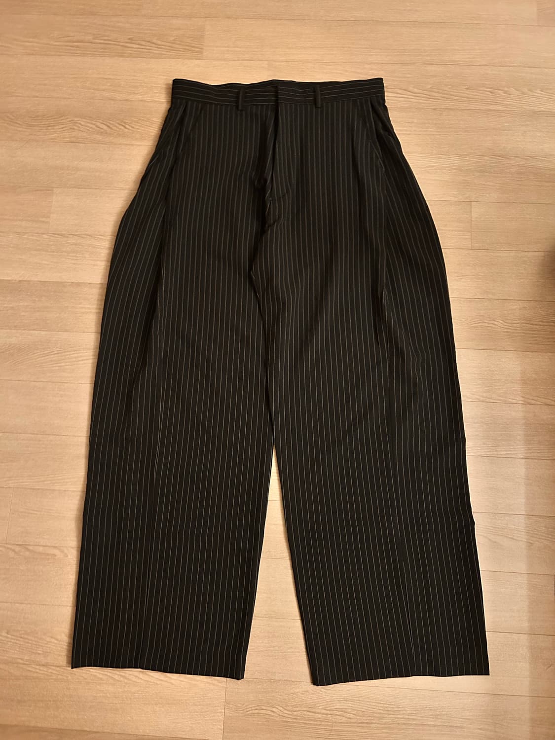 시그니처 스트라이프 슬랙스 상품이미지1