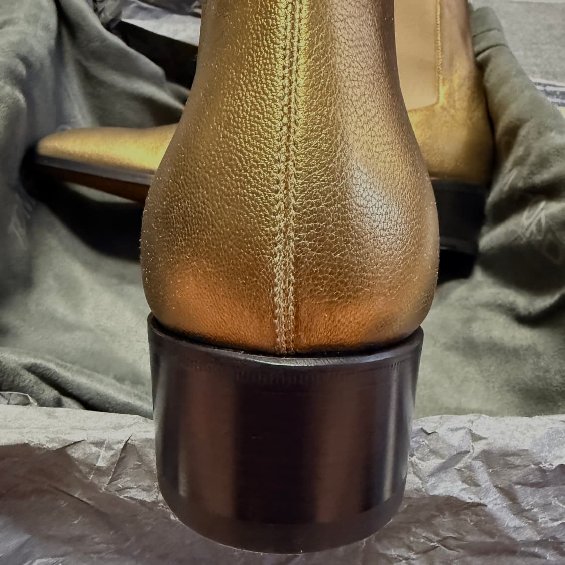 TOM FORD 톰 포드 메탈릭 가죽 첼시 부츠 골드 상품이미지4