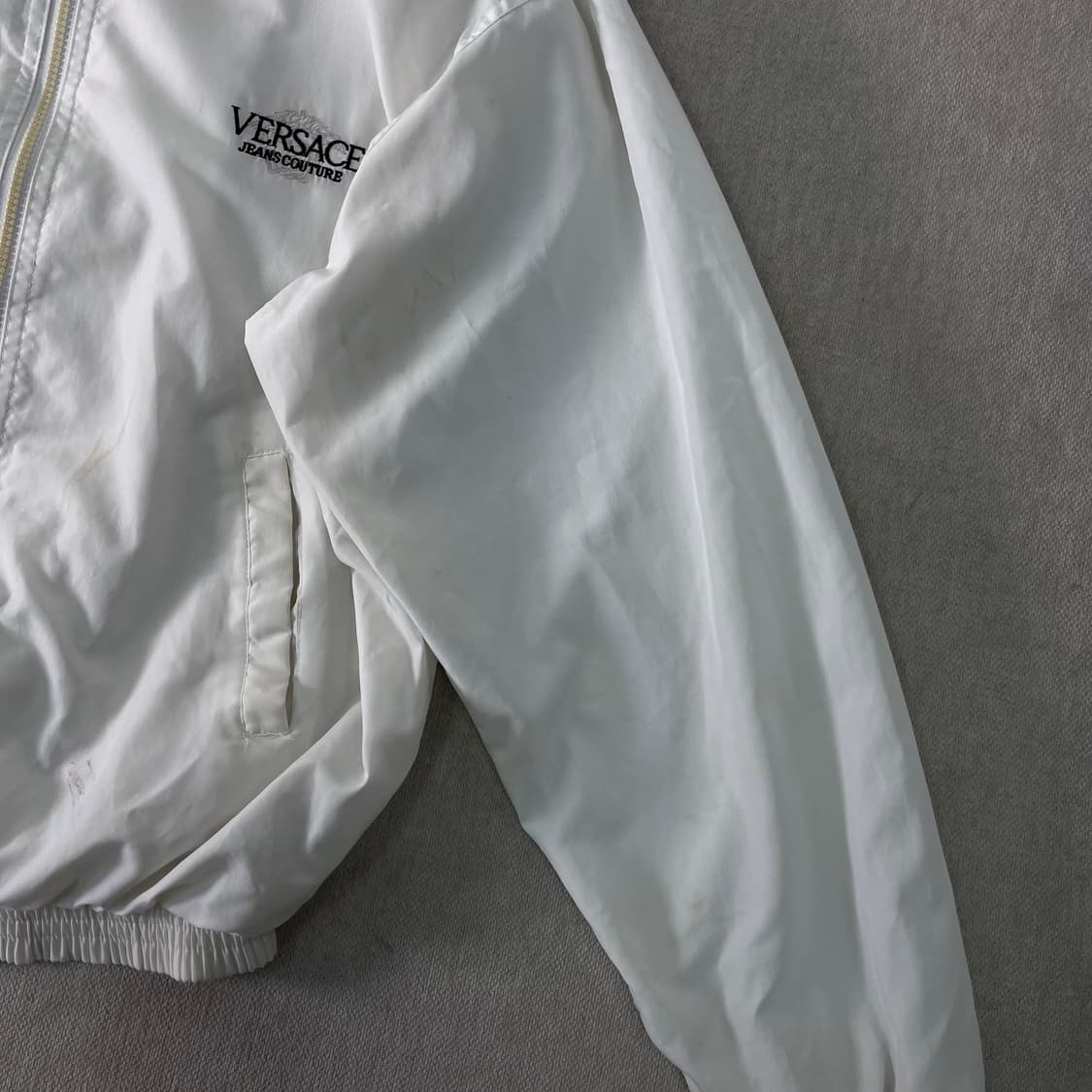 100 베르사체 진스 꾸뛰르 빅로고 바람막이 자켓 상품이미지8