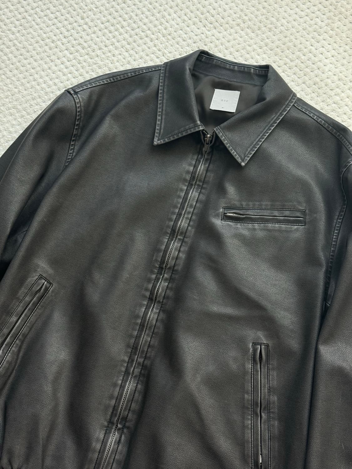 애습 페이디드 레더 자켓 - 워시드 블랙 상품이미지3