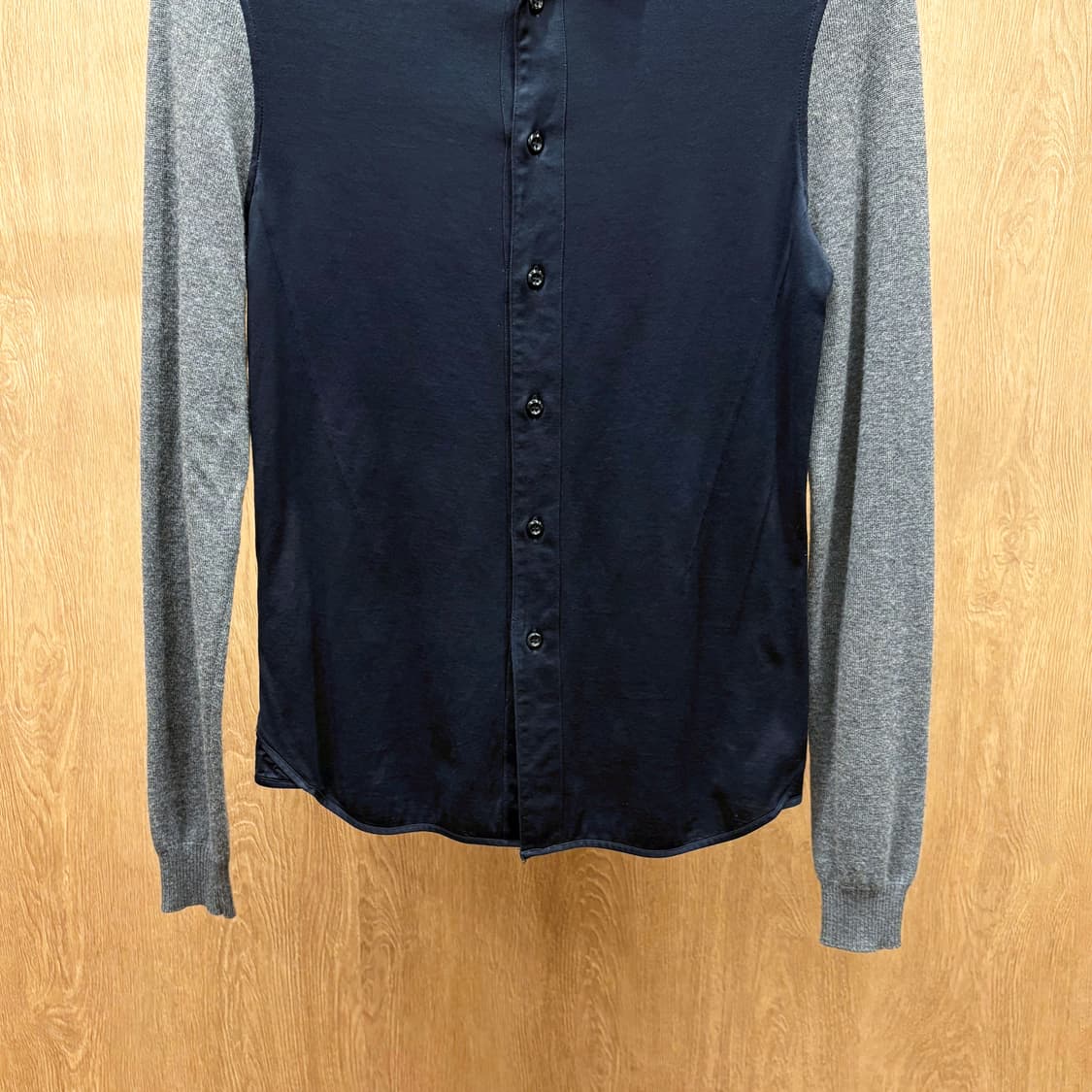 엠포리오 아르마니 코튼 긴팔 셔츠 배색 시보리 하이브리드 디테일 네이비 상품이미지5