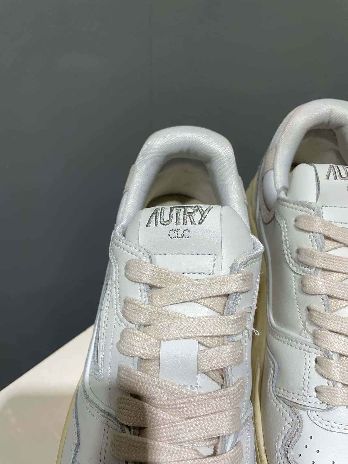 (정품/새상품) 오트리 남성 화이트 CLC 레더 스니커즈 상품이미지2