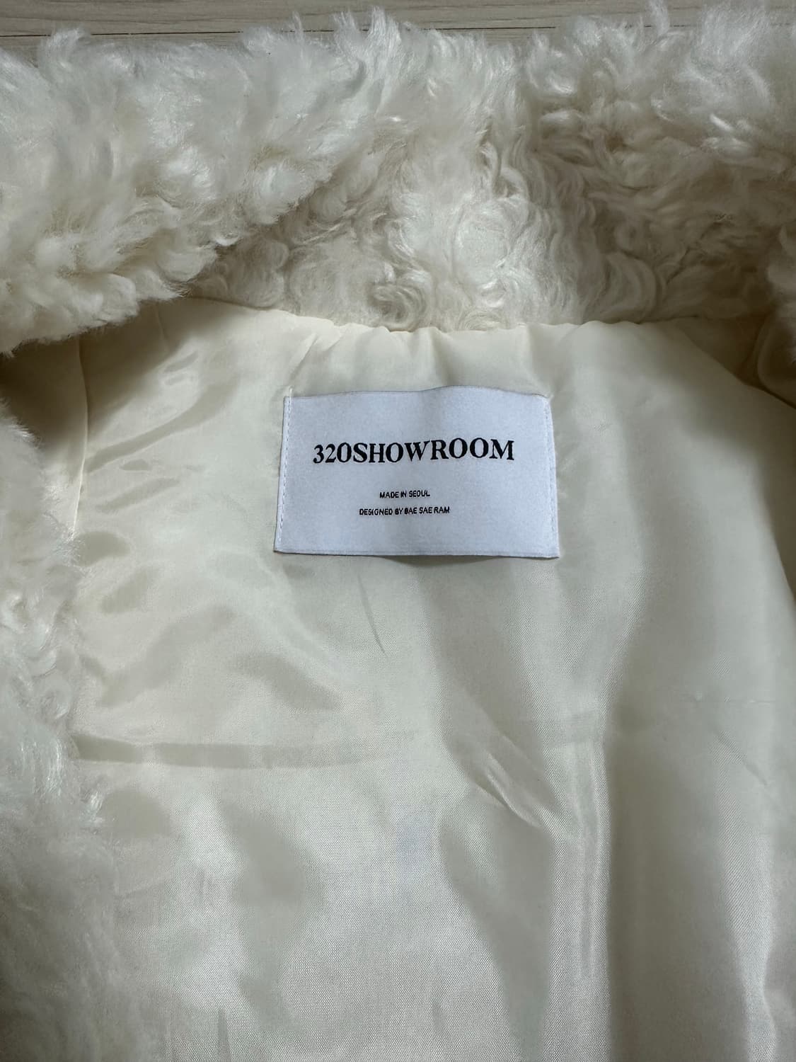 320쇼룸 > Fake Fur Toggle Butto 상품이미지4