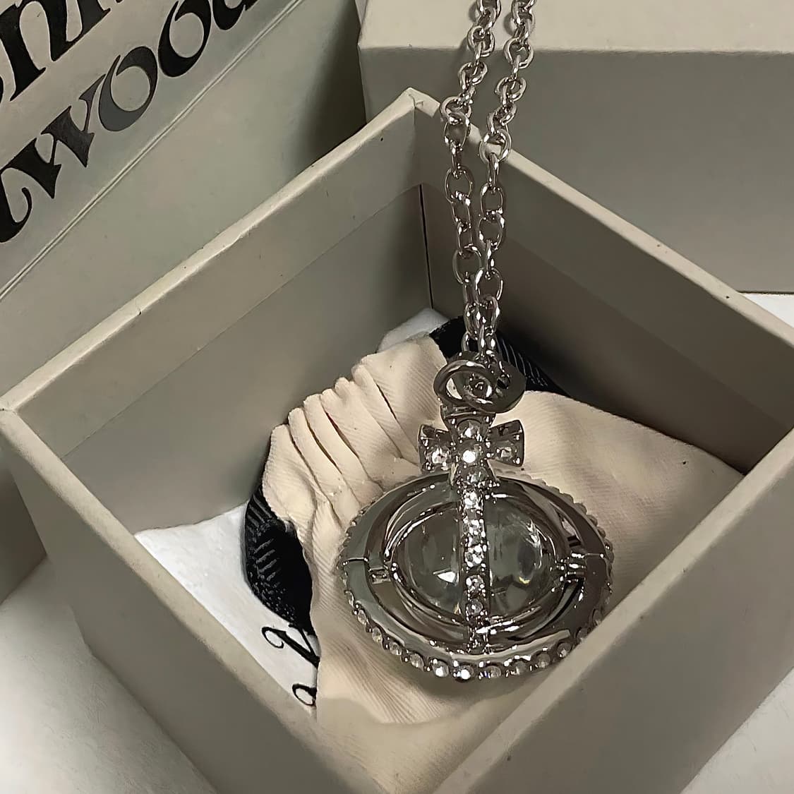 풀박스) 비비안웨스트우드 크리스탈 오알비 펜던트 목걸이 상품이미지1