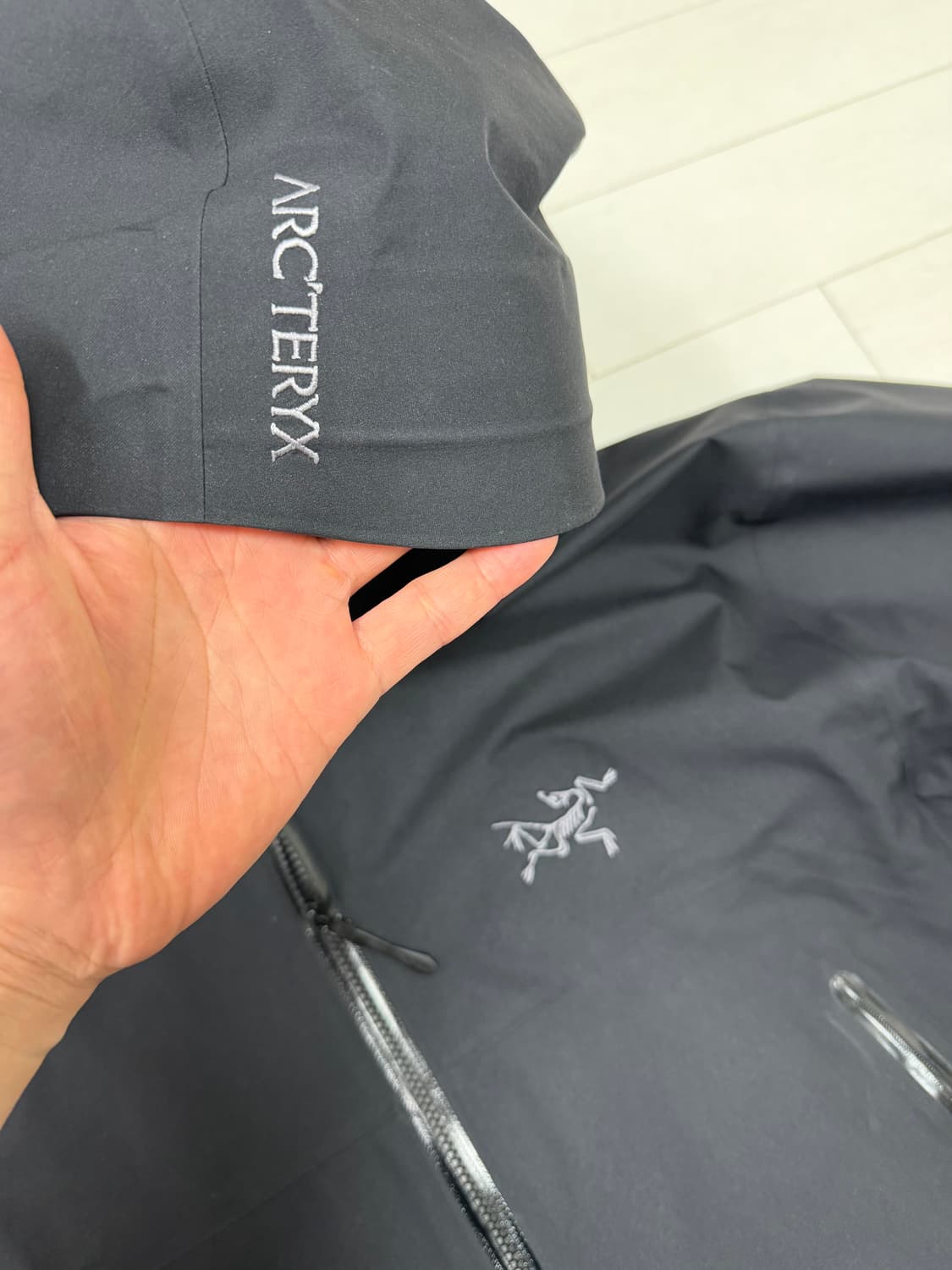 아크테릭스 베타 L 사이즈 블랙  상태가 마지막 사진 목쪽 이염 외에   상품이미지3