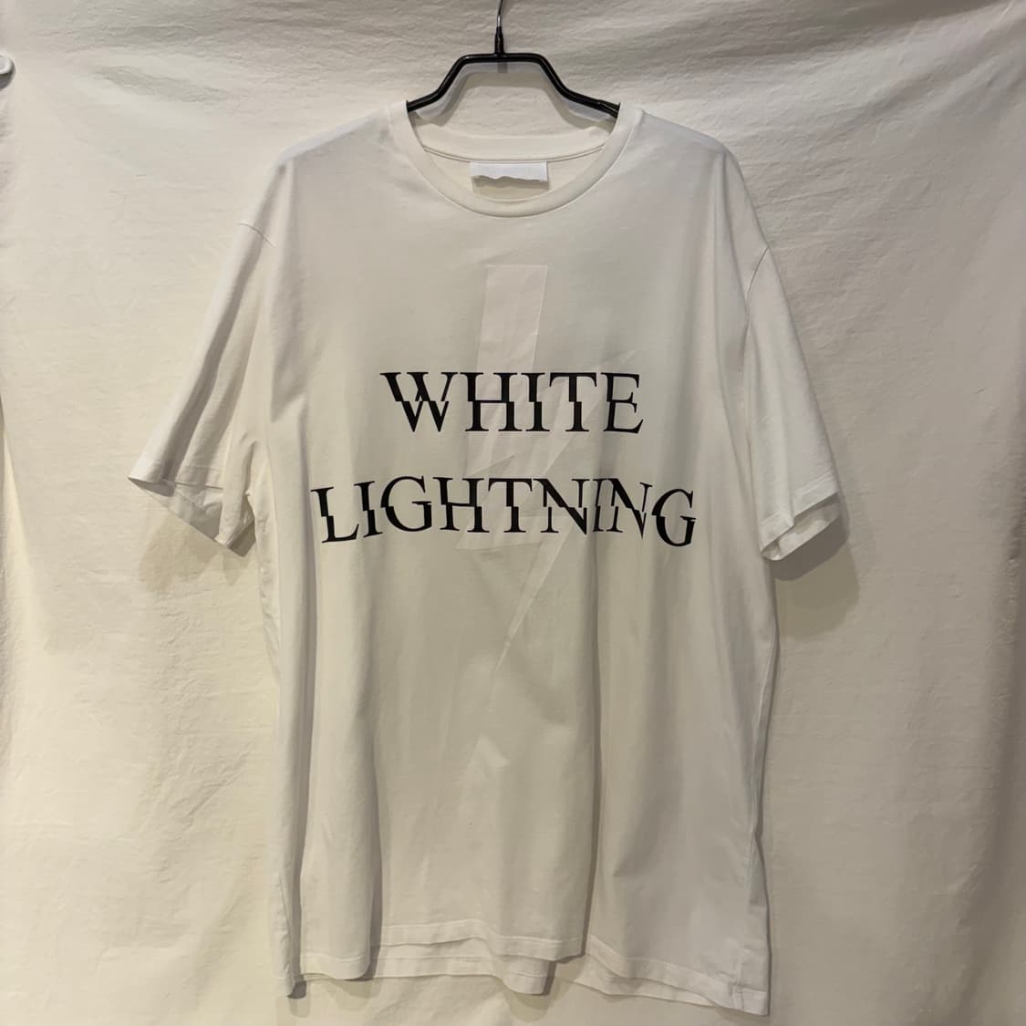 닐바렛 화이트 라이트닝 프린팅 반팔 티셔츠 상품이미지1