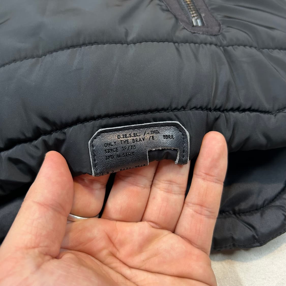 XL) 디젤 Diesel 블랙 패딩 조끼 베스트 상품이미지4