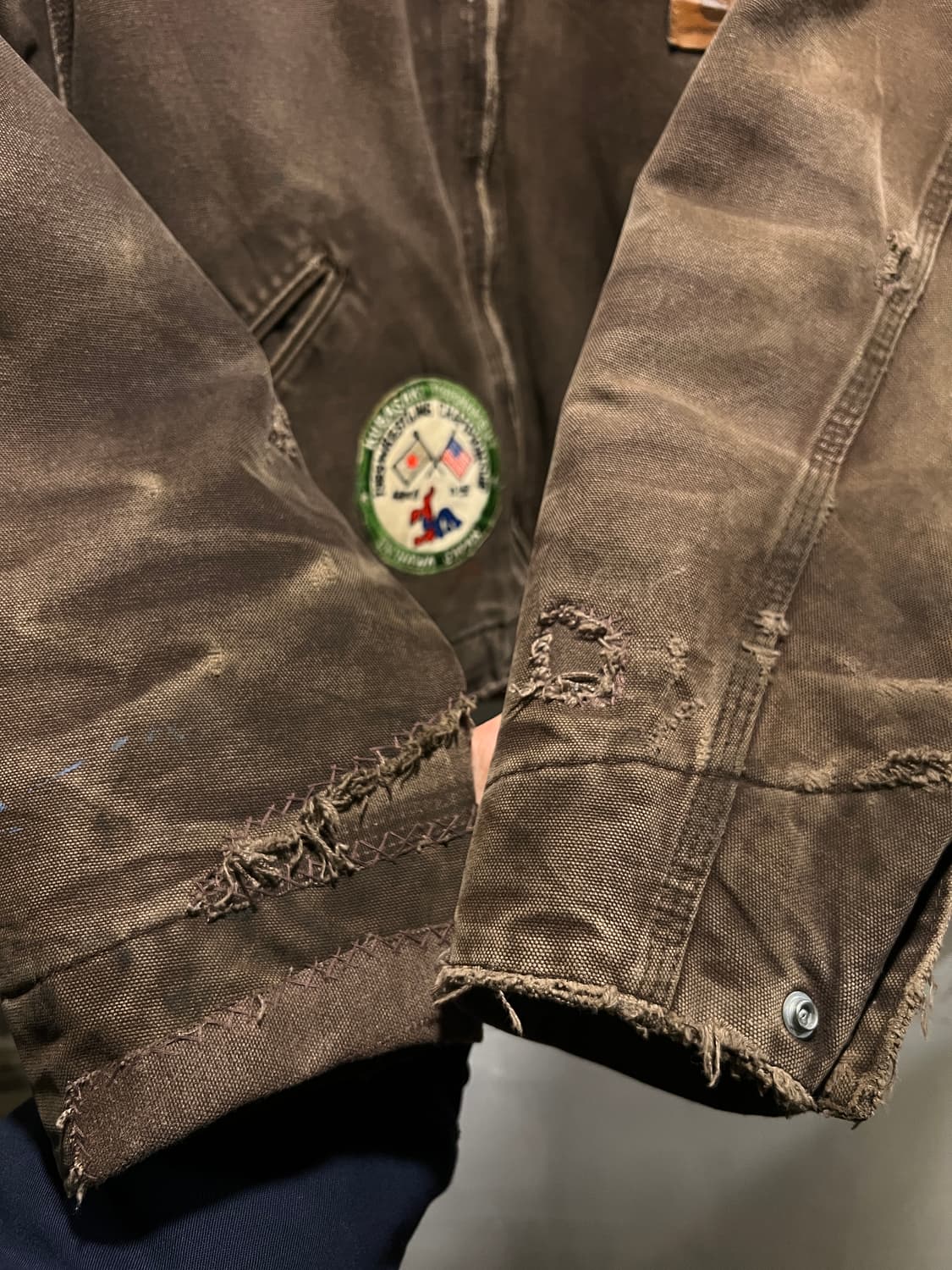 [L]칼하트 USA J97 디트로이트 빈티지 리페어 다크브라운 워크 자켓 상품이미지5