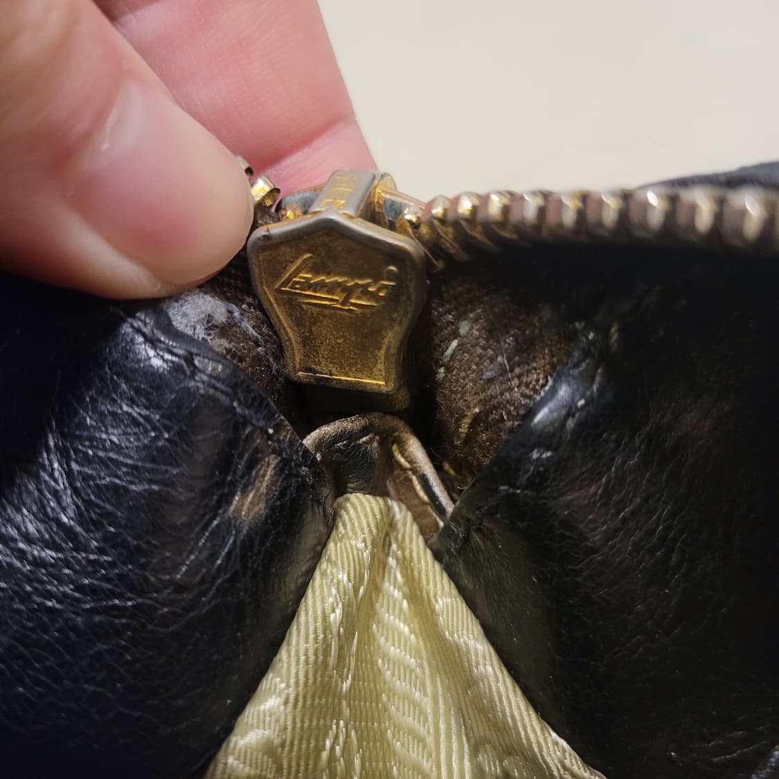 프라다 비텔로 샤인 레더 토트백 상품이미지7