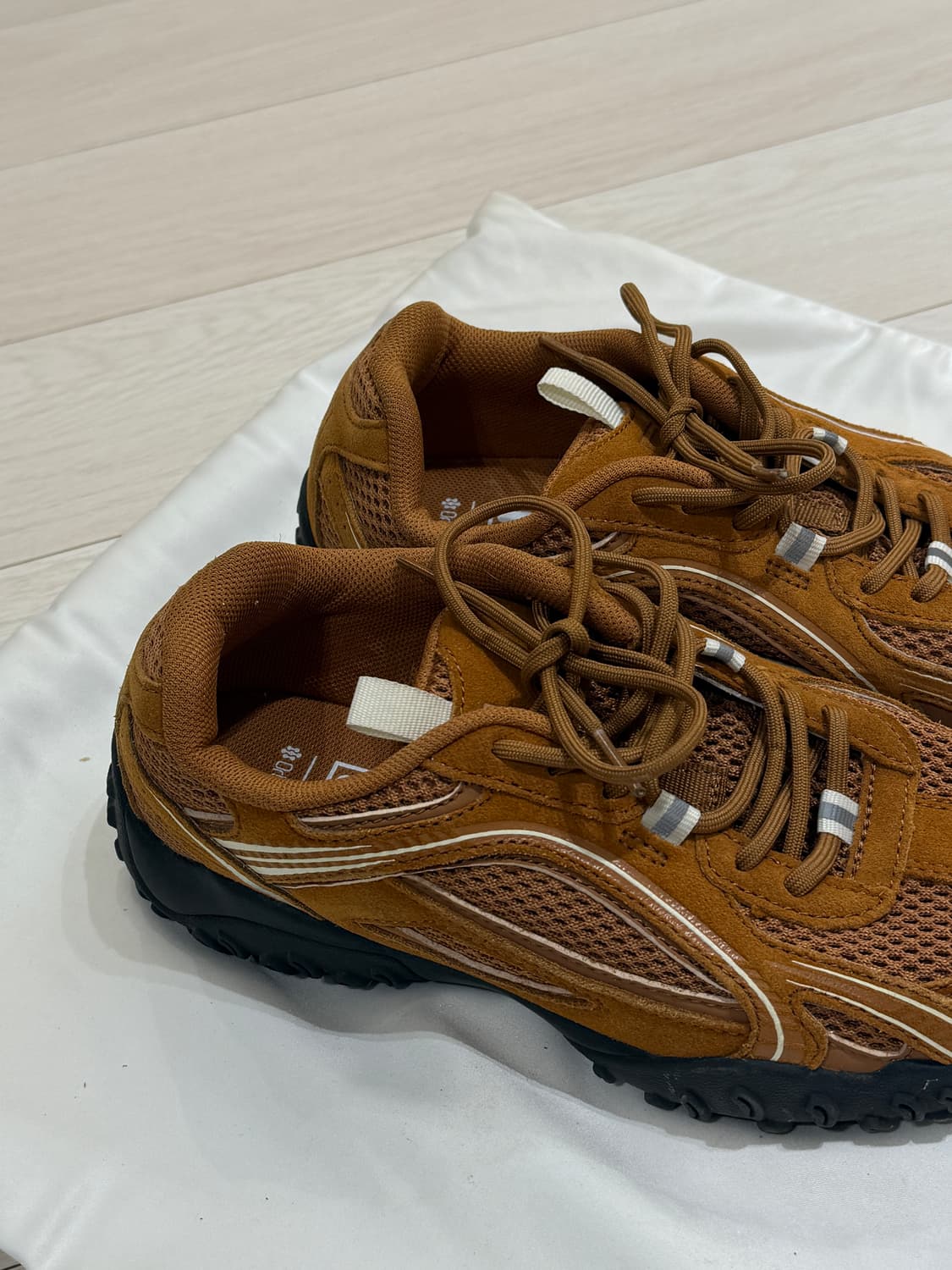 ‼️이사 처분 (1회착용) 휠라 에샤페 카멜 운동화 스니커즈 240 상품이미지2