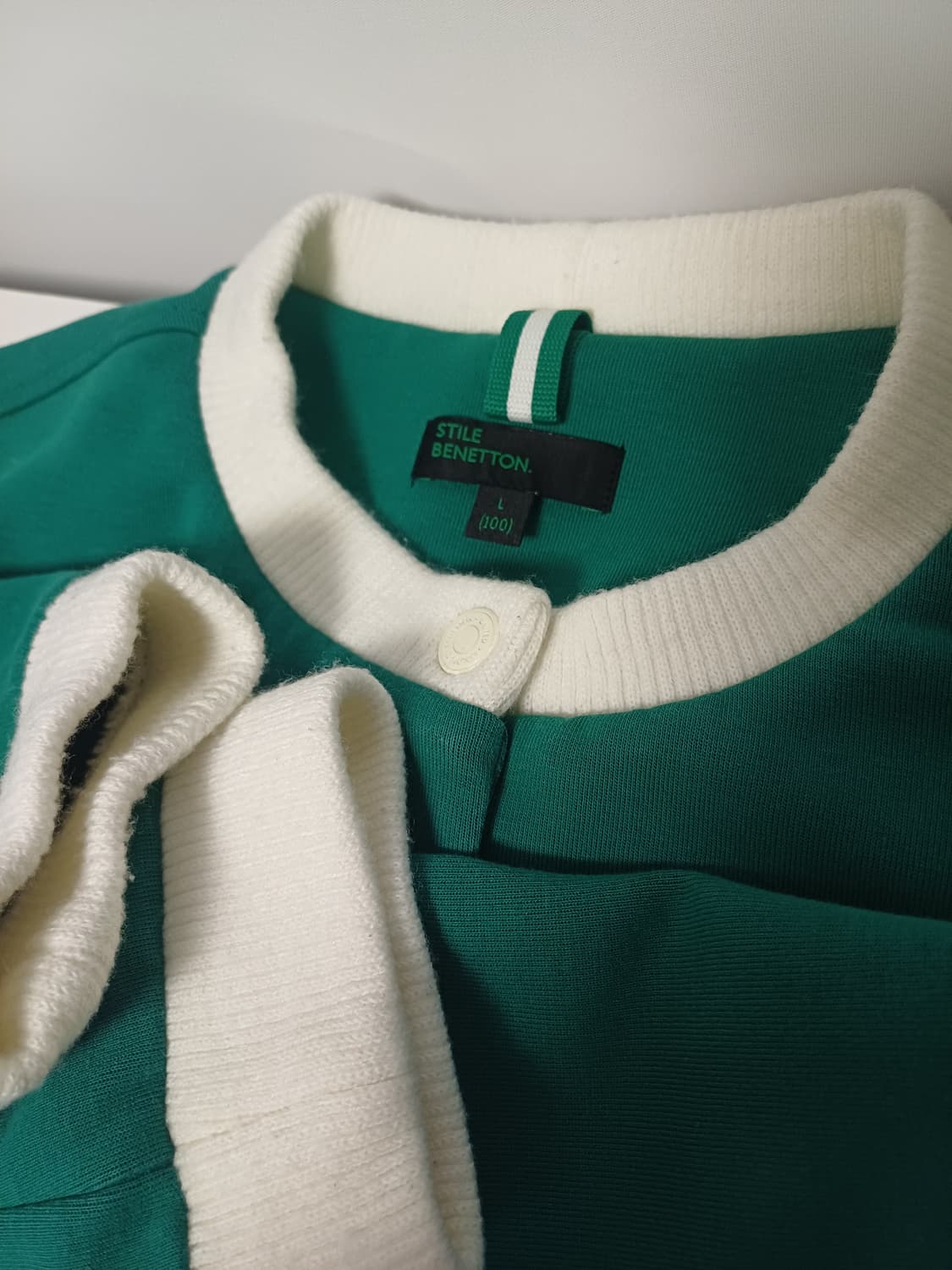 베네통 배색 부클 자수 가디건 (L/100) - 켈리 그린 상품이미지8