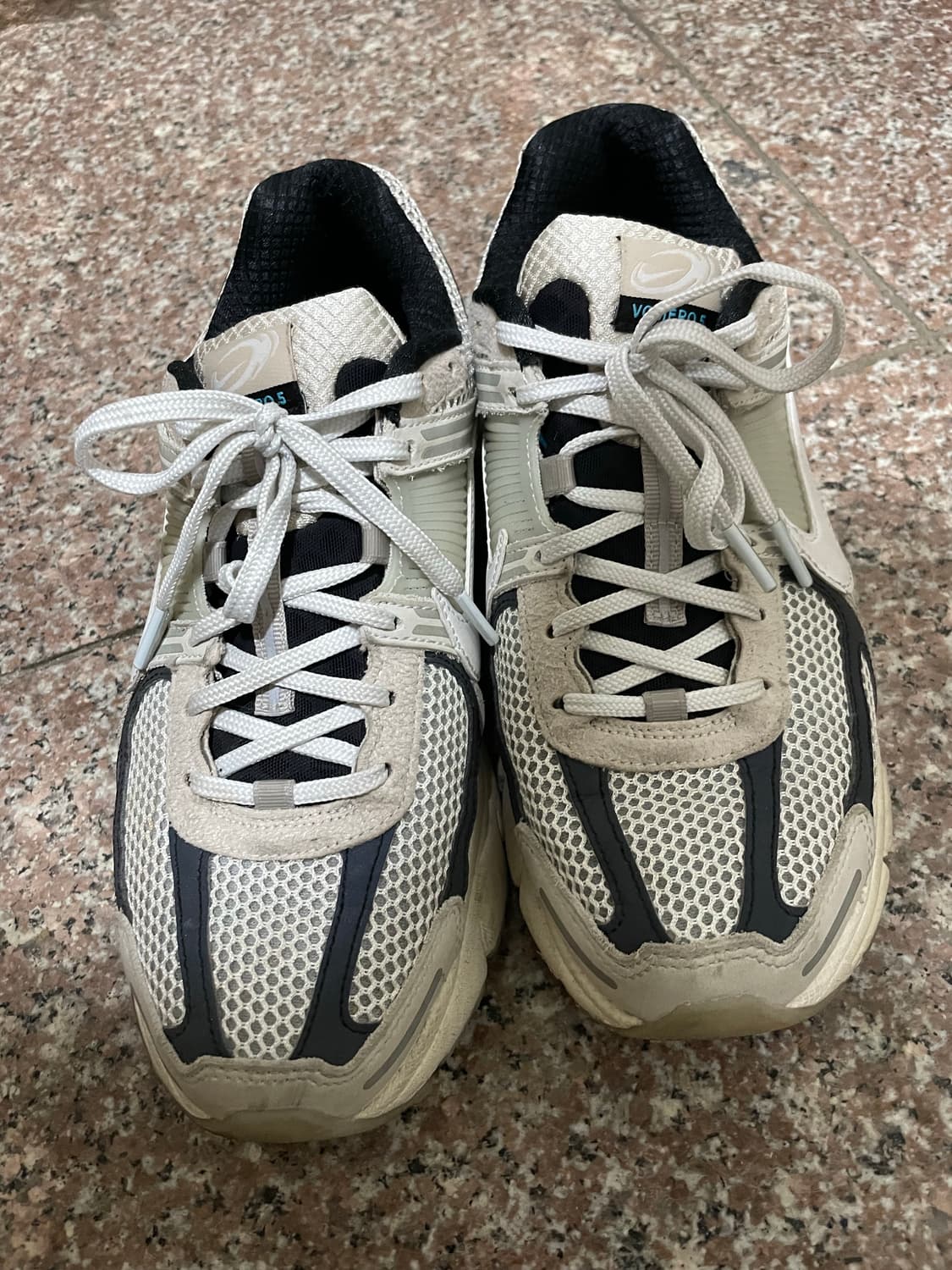 나이키 줌 보메로5 라이트 본 앤 블랙 265 상품이미지2