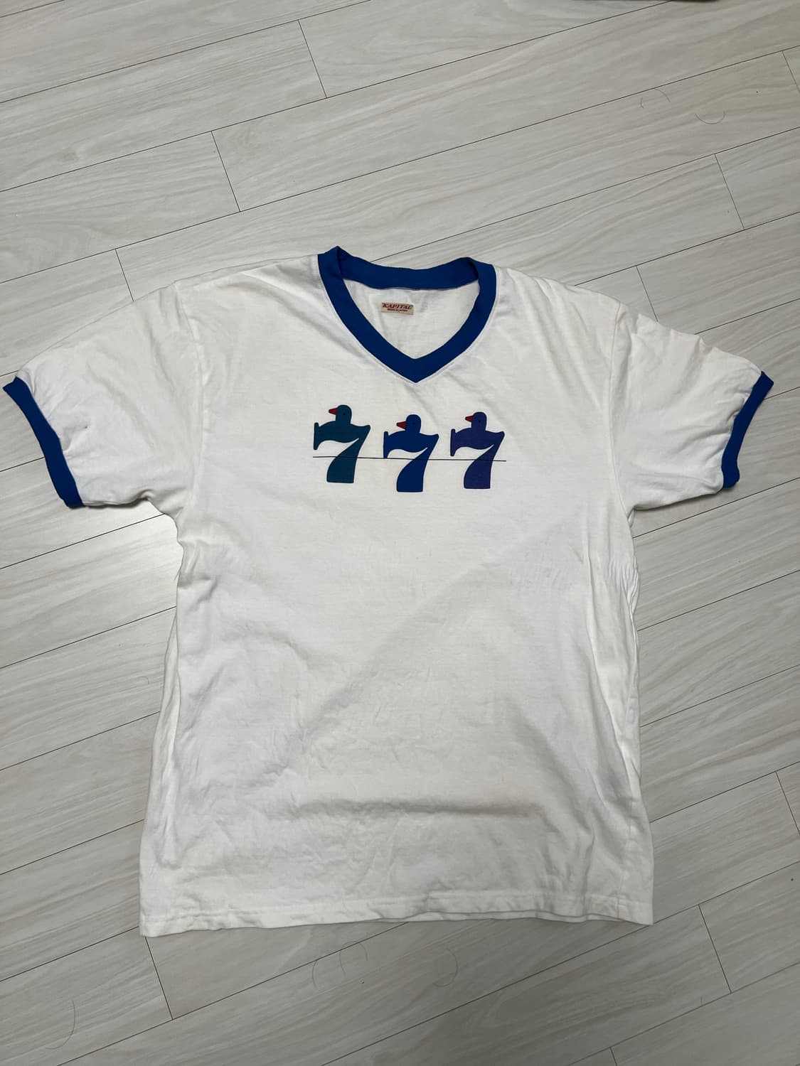 4) 캐피탈 브이넥 럭키 배터리 링거티  상품이미지1