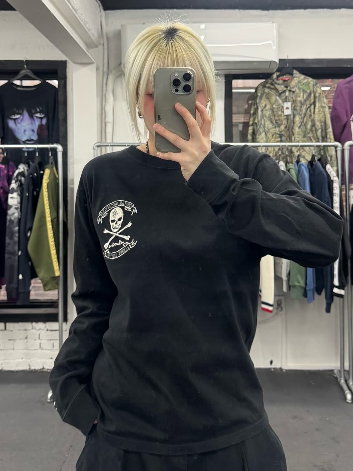 밴슨 레더 큐빅 스컬 롱슬리브 상품이미지2