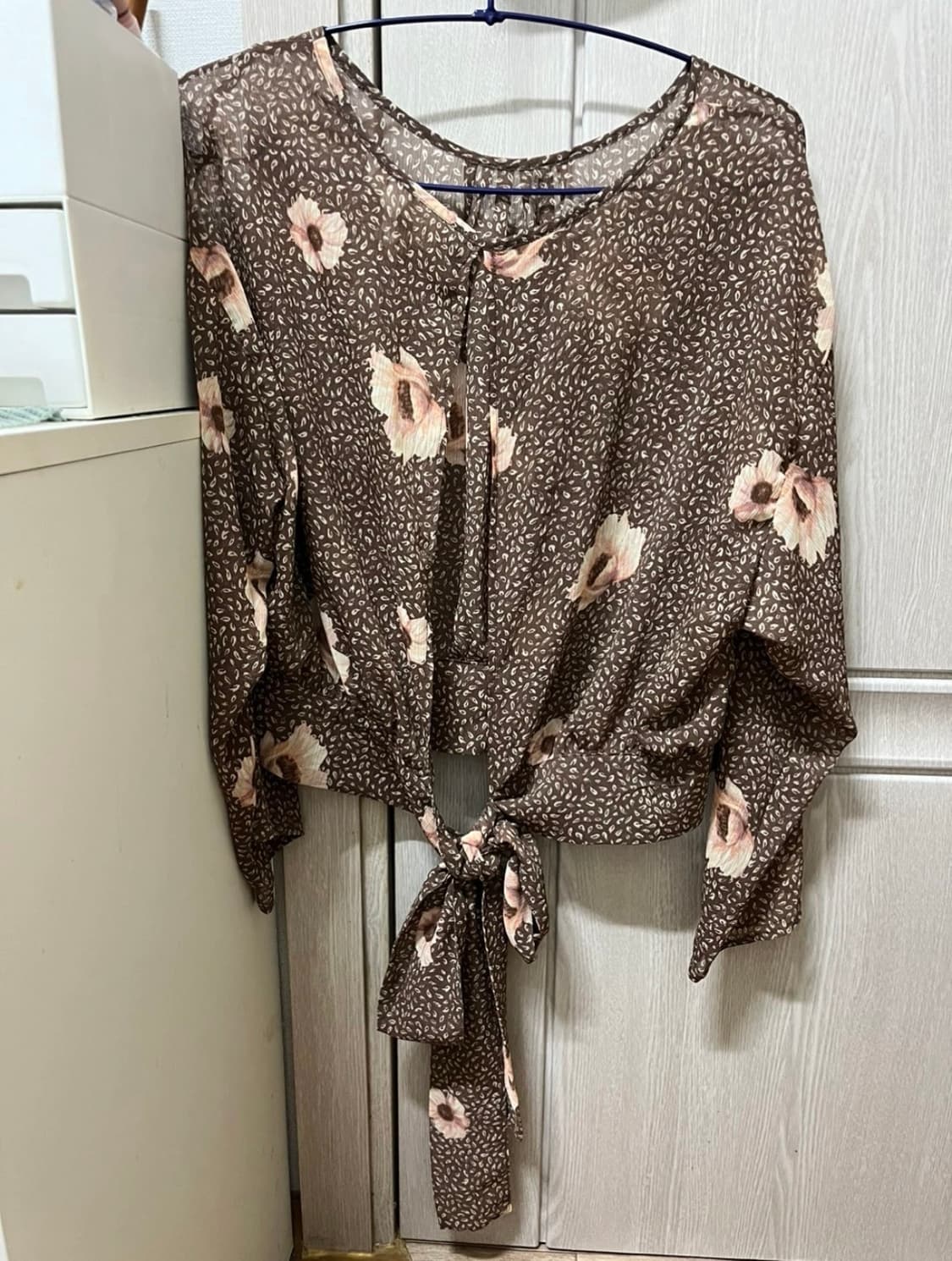 에첸엠 h&m 플라워 스트랩 블라우스 상품이미지1