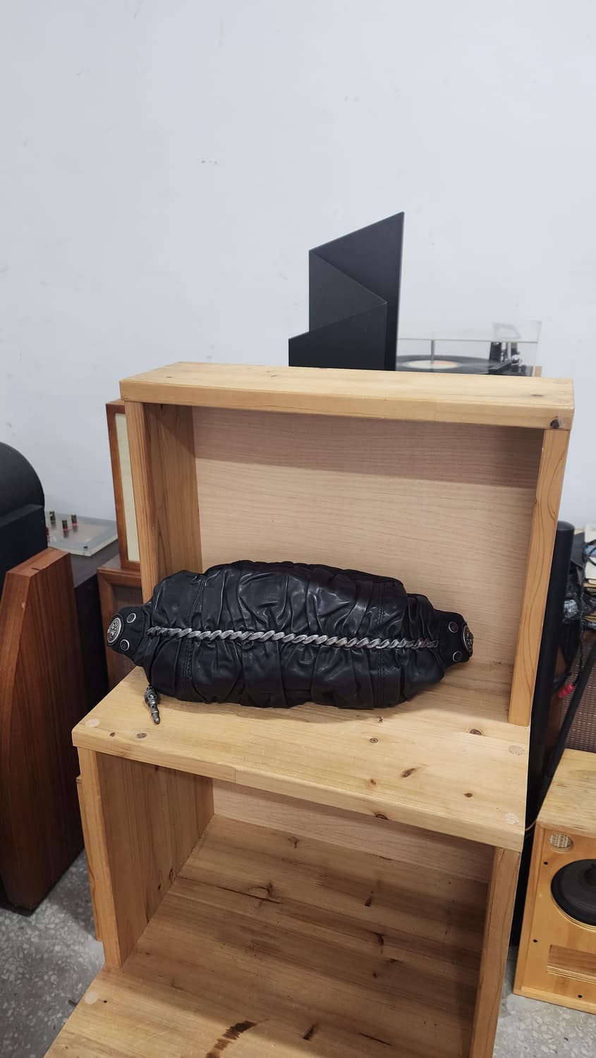 블랙 레더 코튼 숄더백 체인 장식 상품이미지1