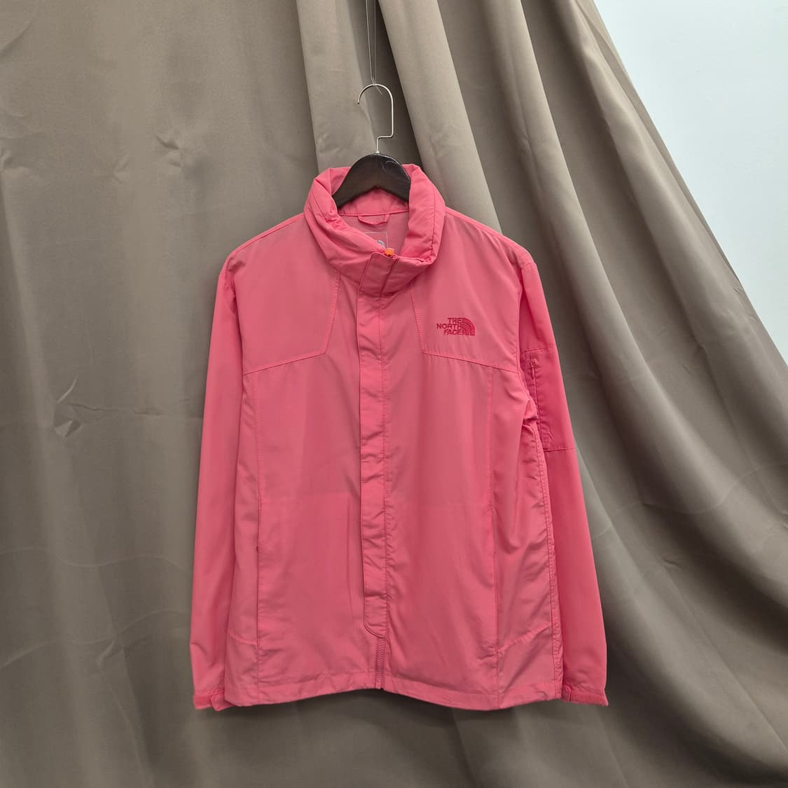 노스페이스 핑크 바람막이 자켓 L 상품이미지2