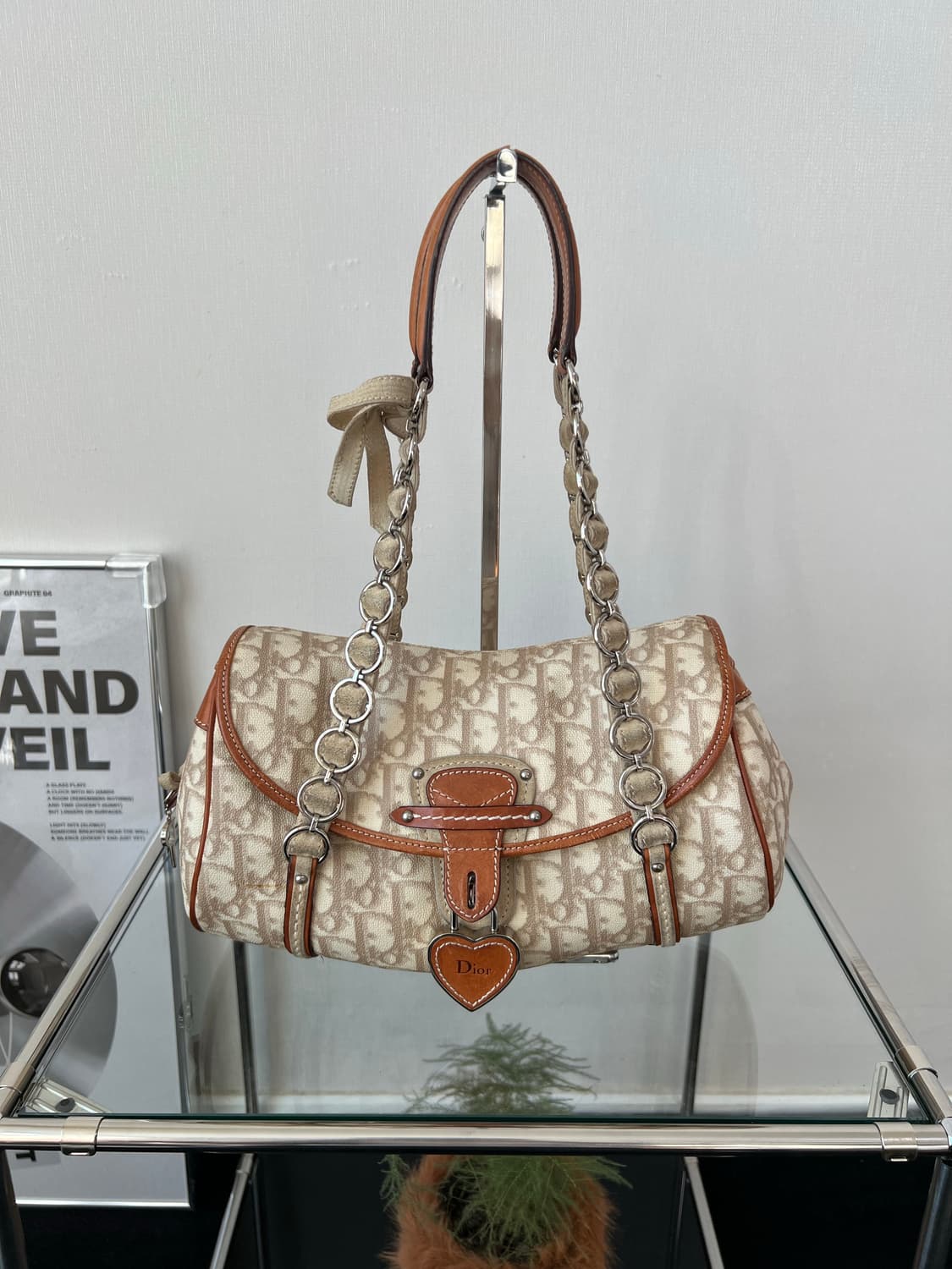 디올 로맨틱 트로터 하트 참 숄더백 상품이미지1