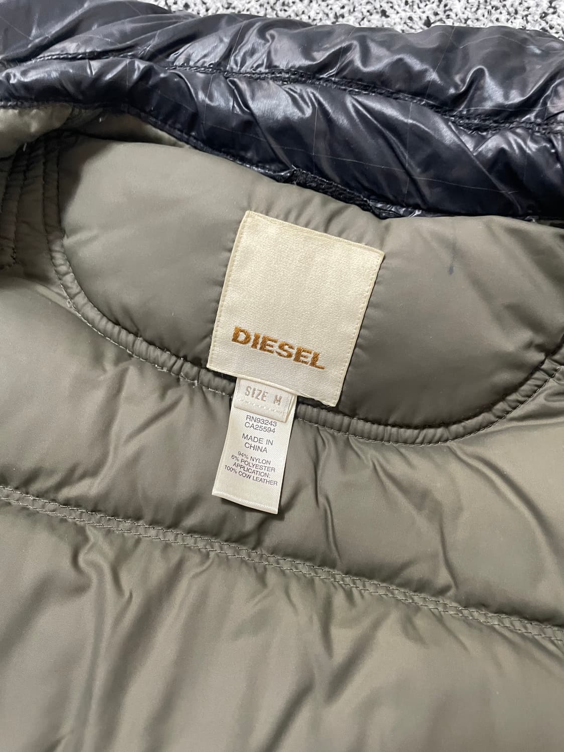 빈티지9. 디젤 바이커 유광 블랙 퀼팅 다운 패딩 푸퍼 경량 상품이미지4