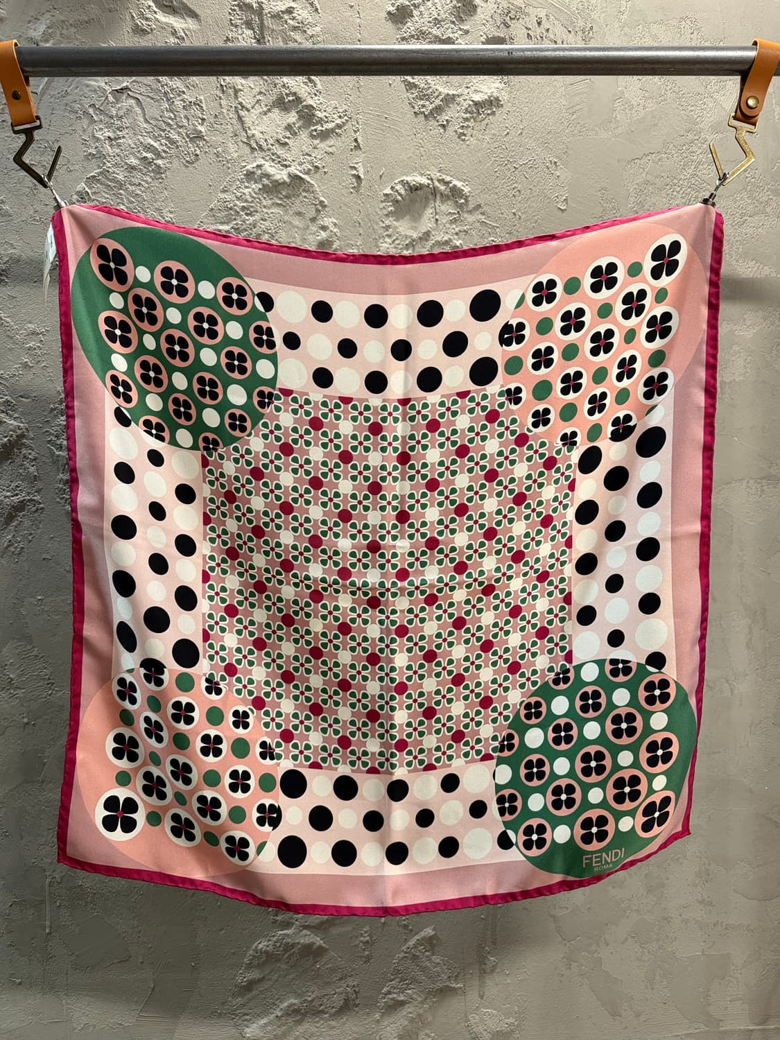 70 펜디FENDI 플로럴 도트 그래픽 실크 스카프 핑크 상품이미지1