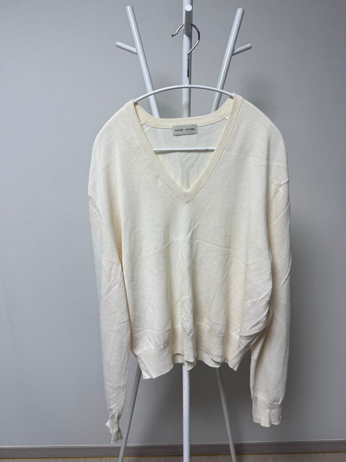 파사드패턴 페이퍼 브이넥 니트 (ivory) 상품이미지3