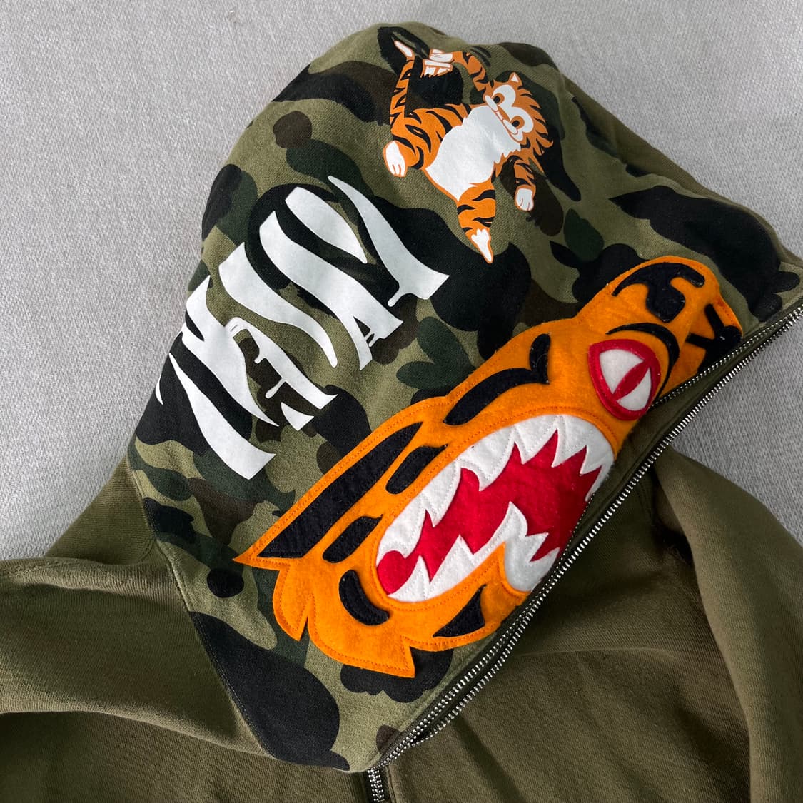 100 베이프 타이거 카키 반집업 후드티 상품이미지5