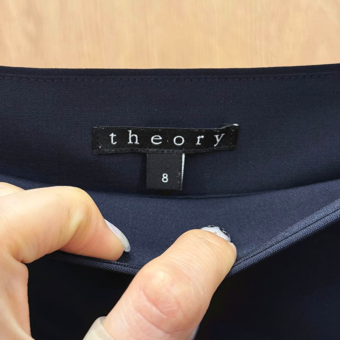 띠어리 A라인 미디 스커트 사이드 지퍼 디테일 미니멀 네이비 상품이미지7