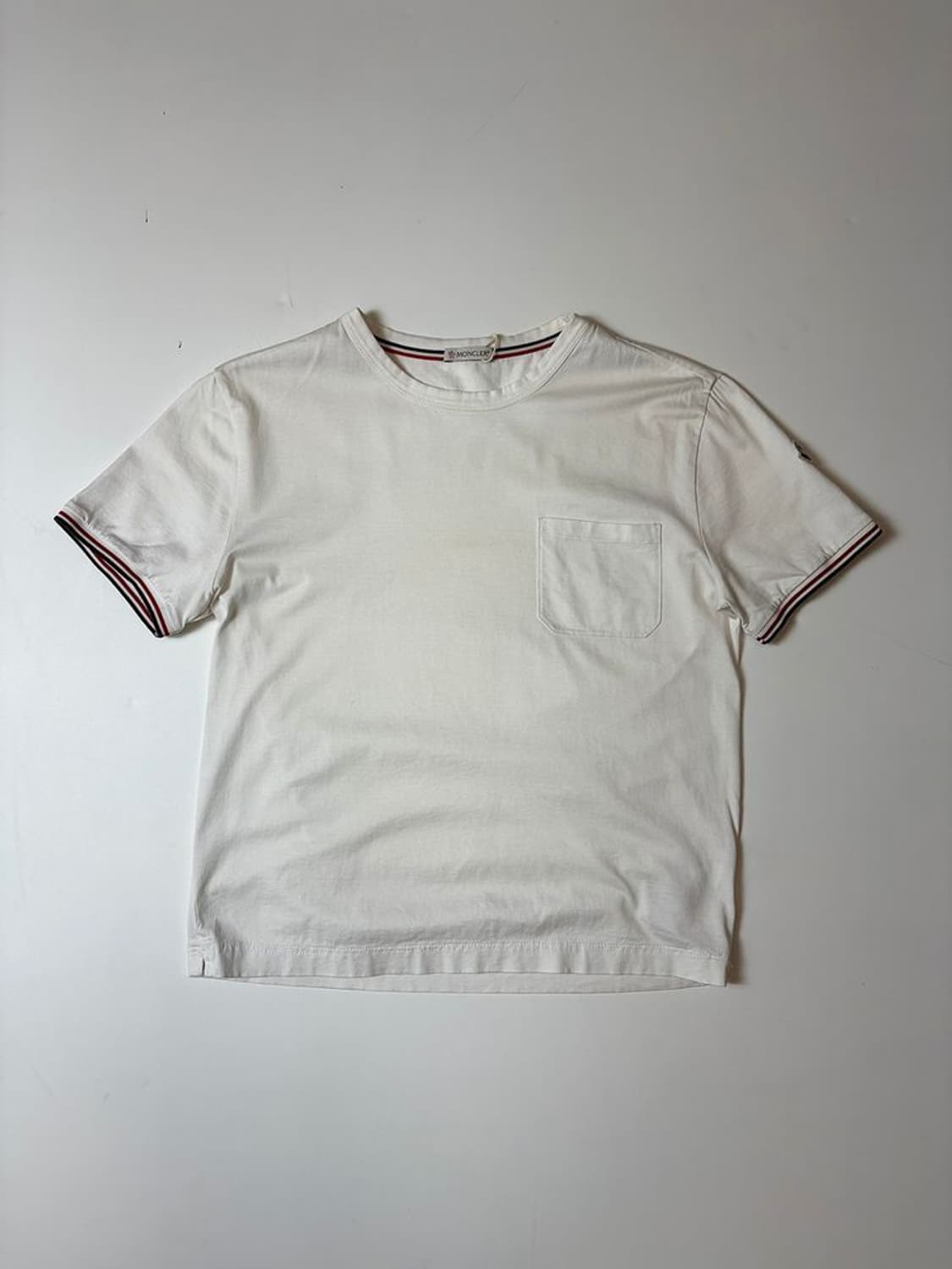 몽클레어 로고 와펜 삼선 반팔 티셔츠 PN9553 상품이미지1