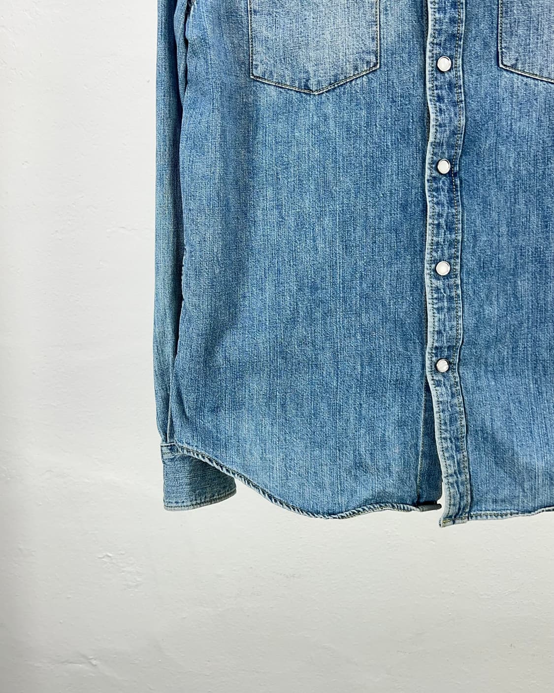 리바이스 라이트 워시 클래식 웨스턴 펄 스냅 셔츠 상품이미지4