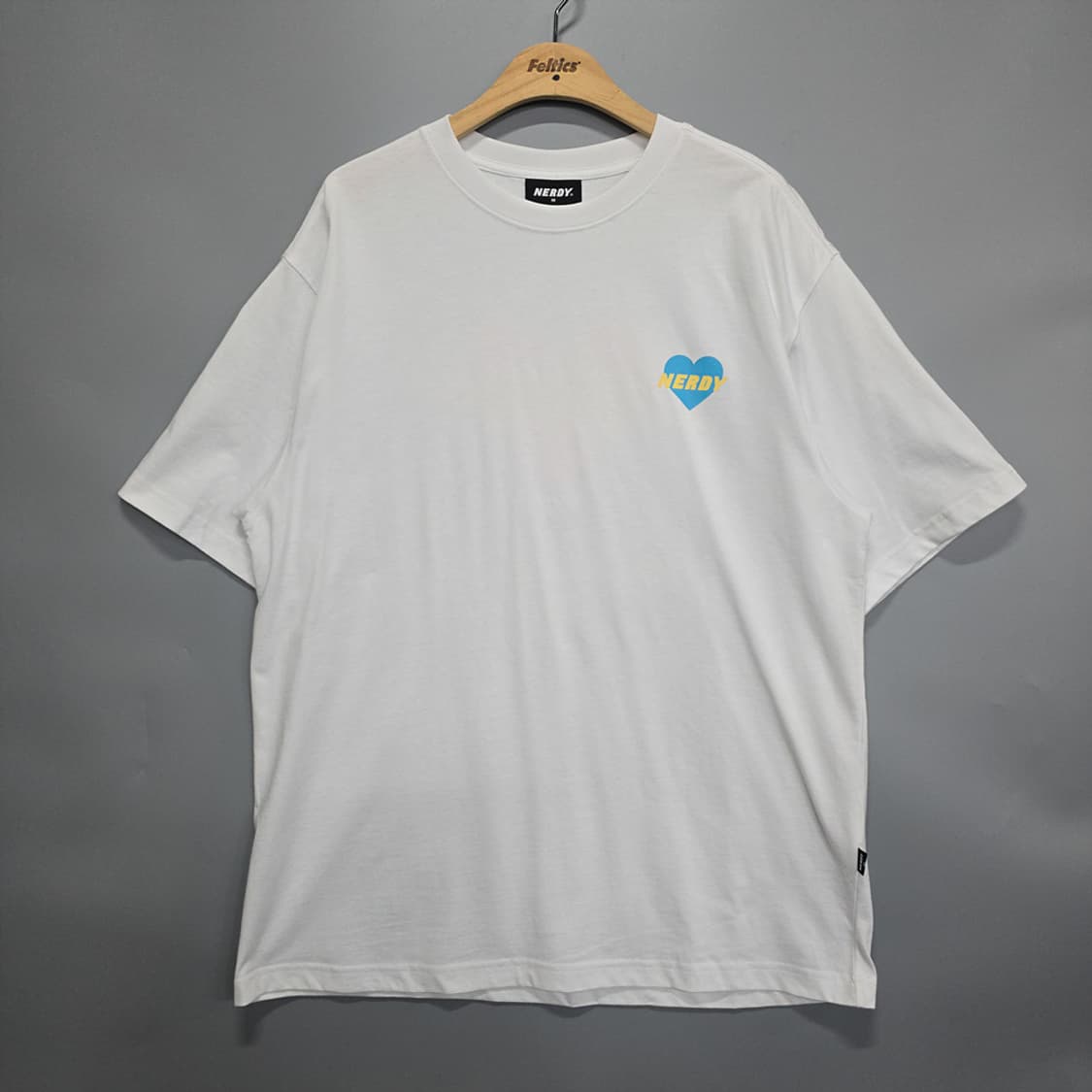 널디(NERDY) 하트 로고 반팔티 화이트 M 상품이미지1